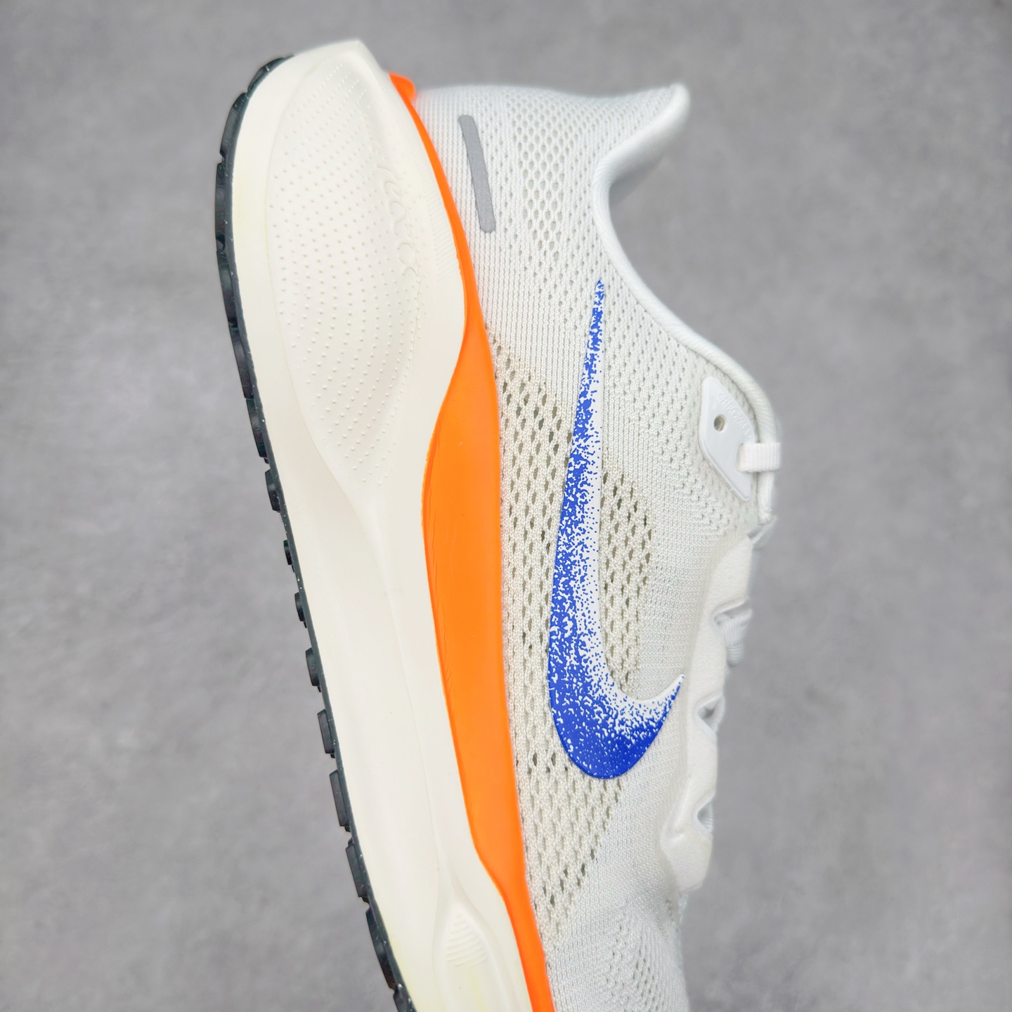 图片[6]-＃TG纯原 NK Zoom Pegasus 飞马41代马拉松系列网面透气缓震疾速跑鞋 独家渠道 市面未流通批次 奥莱直播间499 599一样的东西 碾压市面现存所有版本 公司一样的东西 超值回馈 帮你省钱 拥有 Zoom Air 一如既往的稳定感和流畅感 鞋面采用工程网眼设计 为特定高热区域营造出色透气性 进一步增加鞋面的穿孔数量 让足部能够快速散热 中足搭配 Flywire 飞线 在高速运动时营造舒适稳定的贴合感 内置Zoon气垫加持 动力十足 尺码：36 36.5 37.5 38 38.5 39 40 40.5 41 42 42.5 43 44 44.5 45-选品中心