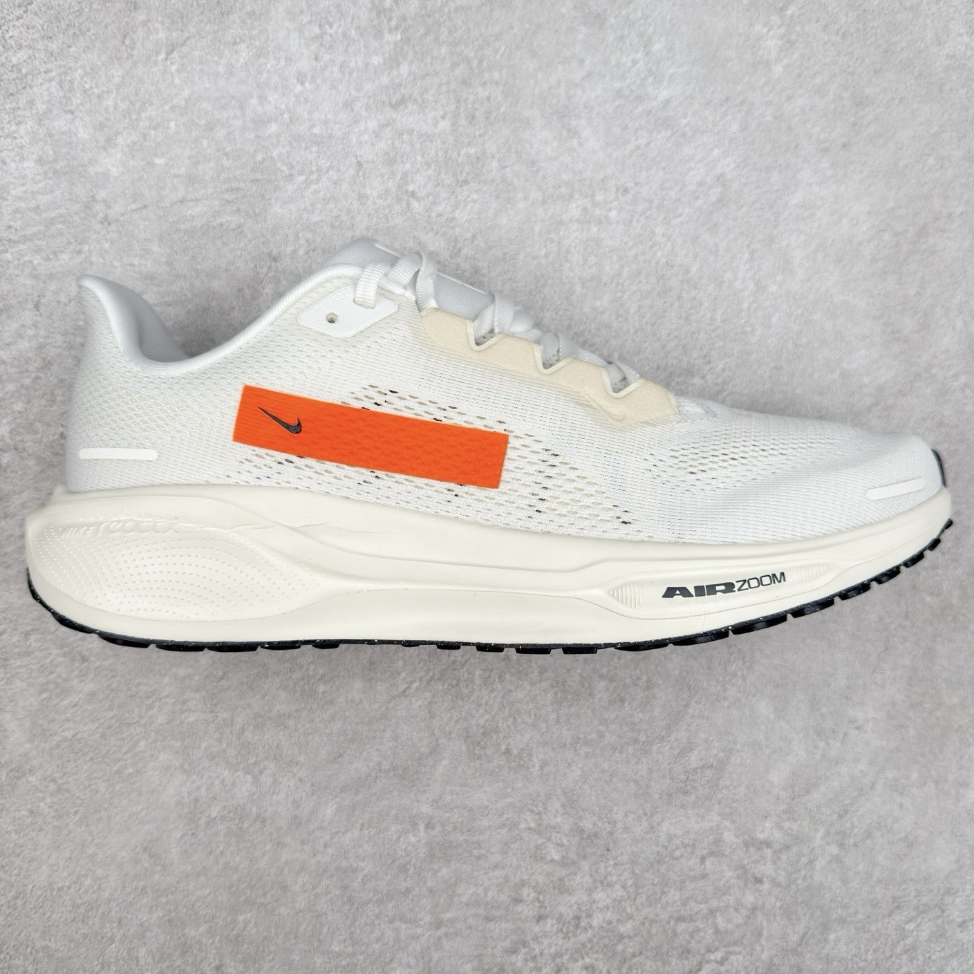 ＃TG纯原 NK Zoom Pegasus 飞马41代马拉松系列网面透气缓震疾速跑鞋 独家渠道 市面未流通批次 奥莱直播间499 599一样的东西 碾压市面现存所有版本 公司一样的东西 超值回馈 帮你省钱 拥有 Zoom Air 一如既往的稳定感和流畅感 鞋面采用工程网眼设计 为特定高热区域营造出色透气性 进一步增加鞋面的穿孔数量 让足部能够快速散热 中足搭配 Flywire 飞线 在高速运动时营造舒适稳定的贴合感 内置Zoon气垫加持 动力十足 尺码：36 36.5 37.5 38 38.5 39 40 40.5 41 42 42.5 43 44 44.5 45-选品中心