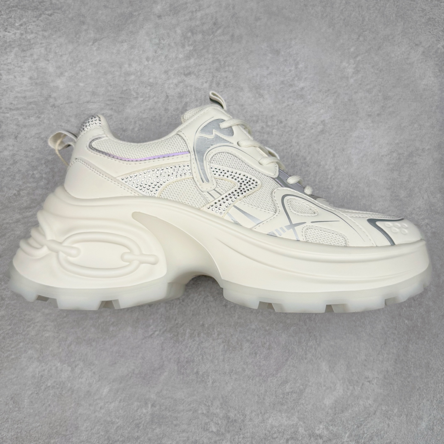 GG-CC 2025新款厚底增高休闲运动老爹鞋系列 广东大厂出品 7CM厚底增高 星河粒子 银白粉色 银角大王 完美细节 25ss春季新款厚底增高 大长腿 时髦look轻松定格 不费力展现率性氛围 高档银盒 酷帅机能风不规则设计大底 拼色造型设计 轻便舒适百搭 GGCC银白配色好温柔 三层组合月牙底 柔软有弹性的月牙底和增加舒适度显腿长的7cm增高 长时间走路和站立都不累脚舒适度和少女感 厚底增高 不管怎么搭都好看~尺码：35 36 37 38 39 40-选品中心