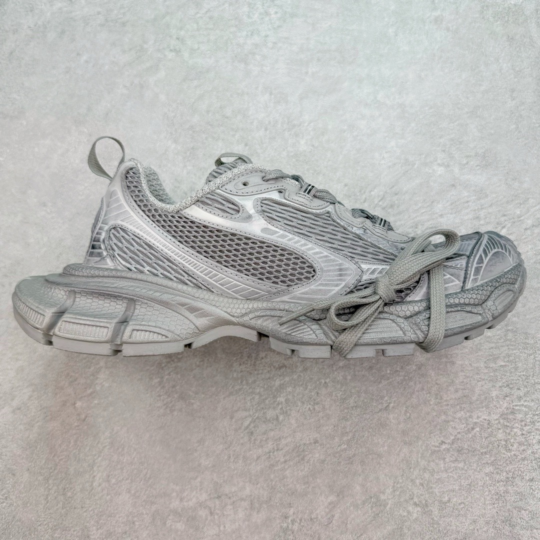 图片[9]-＃TG福利特价 BALENCIAGA 3XL Sneakers 巴黎世家十代网布系带低帮走秀复古老爹鞋 配套套现全码福利开炸 长期补货价格一步到位 市场中端王者 欢迎对比 实力大厂成熟流水线出品 品控完美 免检产品 新配色陆续开发 全套原纸板楦头开发 完美版型 鞋头边缘和后帮徽标 鞋面和后跟凸印尺码 鞋舌 3XL 橡胶品牌标识和反光细节 鞋帮拉袢和鞋舌拉祥 配反光细节 备用鞋带在鞋履前侧 可在穿着前取下 便于不同造型搭配 注意运费超重 偏大一码 尺码：35 36 37 38 39 40 41 42 43 44 45 46-选品中心
