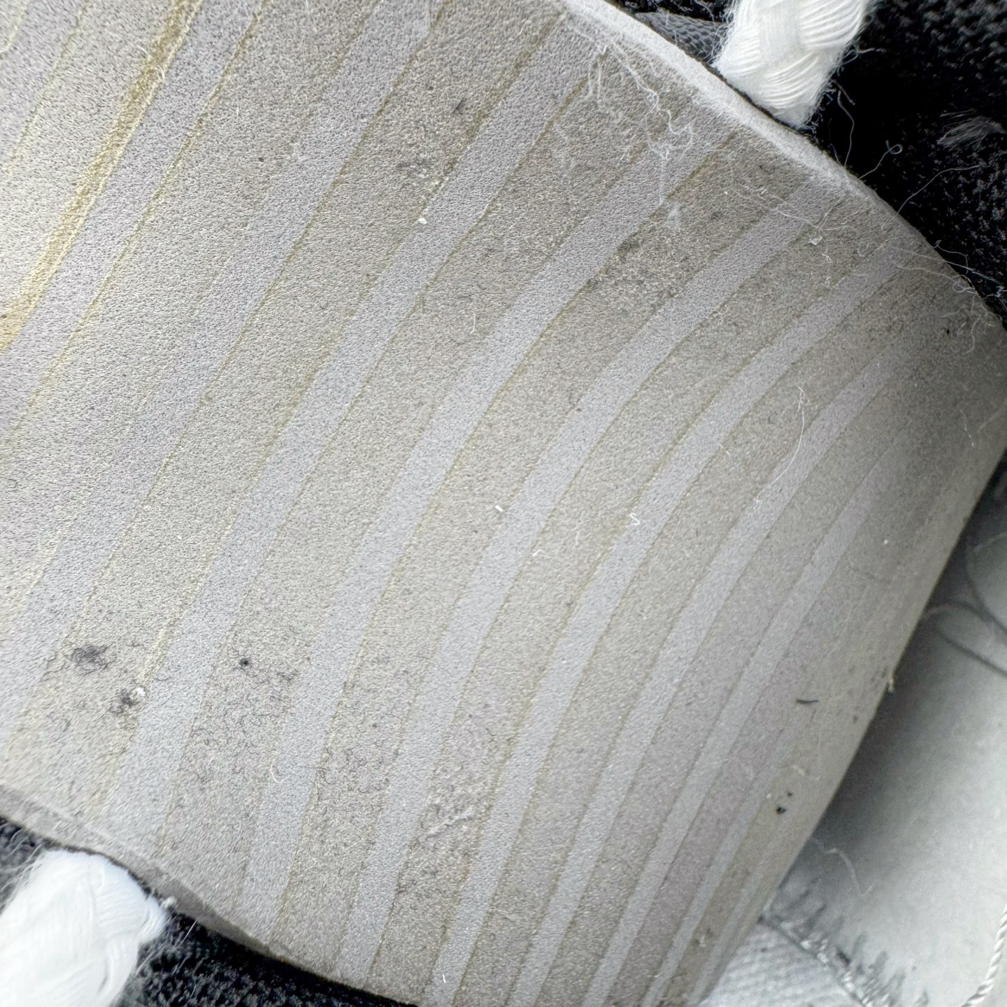 图片[18]-＃YC纯原 NK Dunk Low 亿万少年 WB0320-019 此款以纯净白鞋面为主体，象征着新生力量的无限可能，鞋头覆盖高密黑色磨砂皮革，对应新贵西装同款哑光质感，雾霾蓝Swoosh自带华尔街锋芒，后套烙印「 YOUNG & RICH 」印花，誓达年轻且富裕的自我态度，最后以藏蓝鞋底完善整体设计。从教室到街头，从实习到创业场，用潮能全开的姿态收割每个战场。定制系列天花板 无原鞋不开发 全系列得物原鞋一比一校对开发 配色持续更新中 终端对接 优势输出 全套原厂楦头原纸板数据档案倾力打造 原汁原味莞产 极致还原 圈内最强针车工艺 高端零售指定版 广东原厂配套原盒原标 鞋盒分三个尺码段 原厂冲刀 超高清洁度 全鞋零毛边皮料切割 采用原厂百宏鞋带以及原厂百宏织唛舌标 内标可供原厂几率过验 进口原装条纹中底布 四线拉帮白色点胶 原厂拉帮手法遵循公司 原厂电绣 极致还原 尺码：36 36.5 37.5 38 38.5 39 40 40.5 41 42 42.5 43 44 44.5 45 46-选品中心