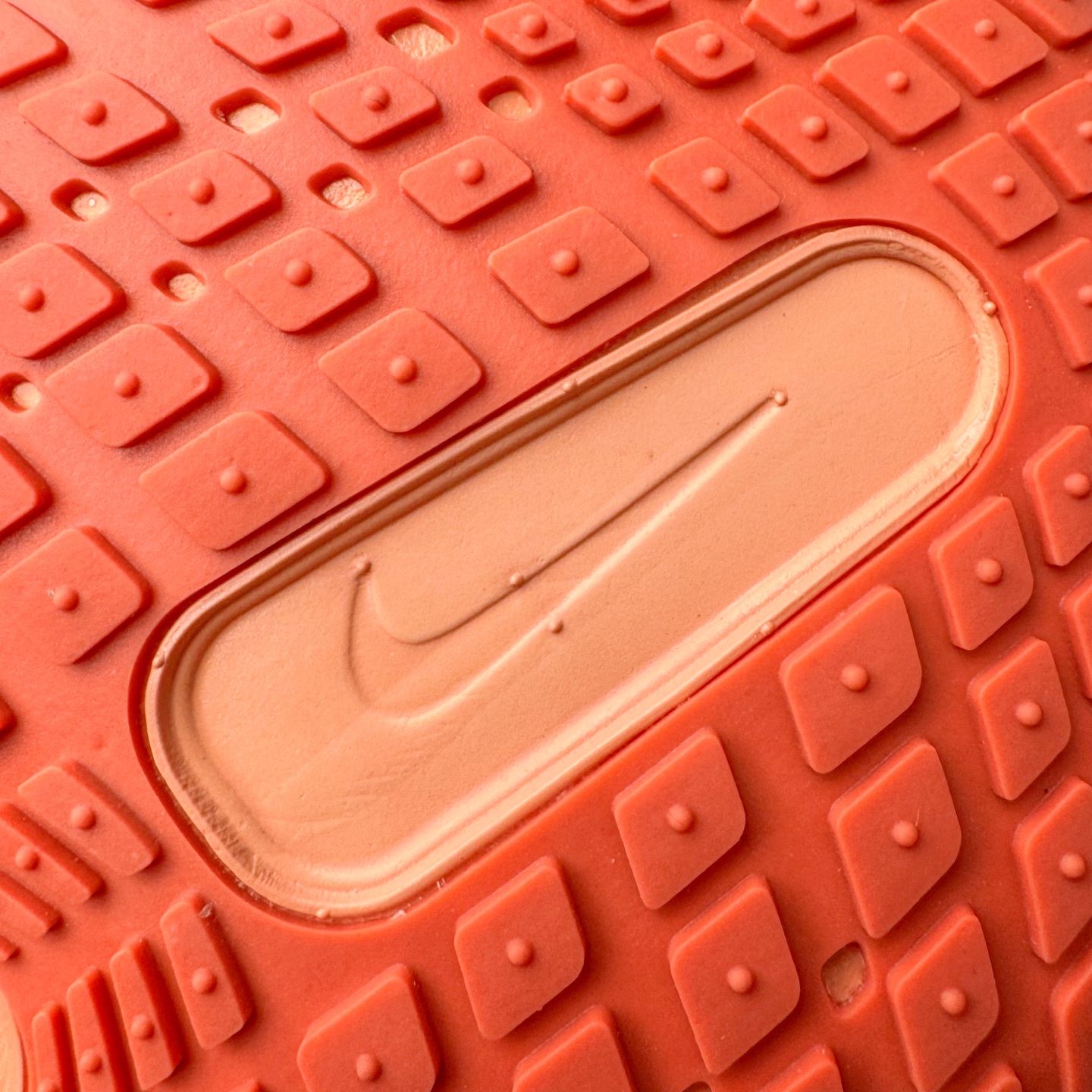 图片[19]-＃TG纯原 NK ZoomX Invincible Run Flyknit 6 轻量跑鞋 飞织低帮休闲运动慢跑鞋 厚底增高 老爹鞋 此鞋专为短跑运动员而生 是为 5 至 10 公里距离的赛事和训练打造 整体设计采用流线型的轻质工程网眼材质构成鞋面 并与其他 Running 旗舰鞋款同样搭载全脚掌 ZoomX 缓冲中底 搭配 Pebax 物料与橡胶外底 ZoomX StreakFly 首发配色以Prototype呈现 其灵感是来自开发期间的磨损测试 透过编号的标记与内侧的预期跑步距离突出研发过程 货号： IR6657-108 尺码：36 36.5 37.5 38 38.5 39 40 40.5 41 42 42.5 43 44 45-选品中心