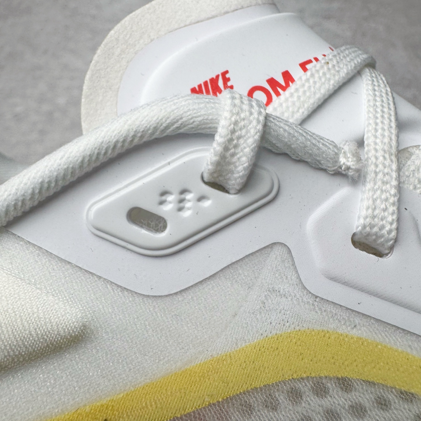 图片[16]-＃TG纯原 NK ZoomX Invincible Run Flyknit 6 轻量跑鞋 飞织低帮休闲运动慢跑鞋 厚底增高 老爹鞋 此鞋专为短跑运动员而生 是为 5 至 10 公里距离的赛事和训练打造 整体设计采用流线型的轻质工程网眼材质构成鞋面 并与其他 Running 旗舰鞋款同样搭载全脚掌 ZoomX 缓冲中底 搭配 Pebax 物料与橡胶外底 ZoomX StreakFly 首发配色以Prototype呈现 其灵感是来自开发期间的磨损测试 透过编号的标记与内侧的预期跑步距离突出研发过程 货号： IR6657-108 尺码：36 36.5 37.5 38 38.5 39 40 40.5 41 42 42.5 43 44 45-选品中心