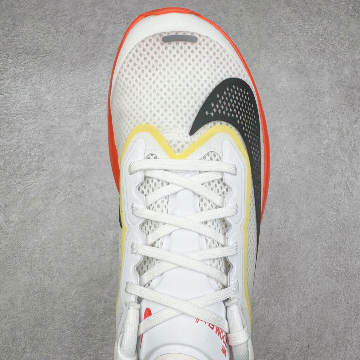 图片[4]-＃TG纯原 NK ZoomX Invincible Run Flyknit 6 轻量跑鞋 飞织低帮休闲运动慢跑鞋 厚底增高 老爹鞋 此鞋专为短跑运动员而生 是为 5 至 10 公里距离的赛事和训练打造 整体设计采用流线型的轻质工程网眼材质构成鞋面 并与其他 Running 旗舰鞋款同样搭载全脚掌 ZoomX 缓冲中底 搭配 Pebax 物料与橡胶外底 ZoomX StreakFly 首发配色以Prototype呈现 其灵感是来自开发期间的磨损测试 透过编号的标记与内侧的预期跑步距离突出研发过程 货号： IR6657-108 尺码：36 36.5 37.5 38 38.5 39 40 40.5 41 42 42.5 43 44 45-选品中心