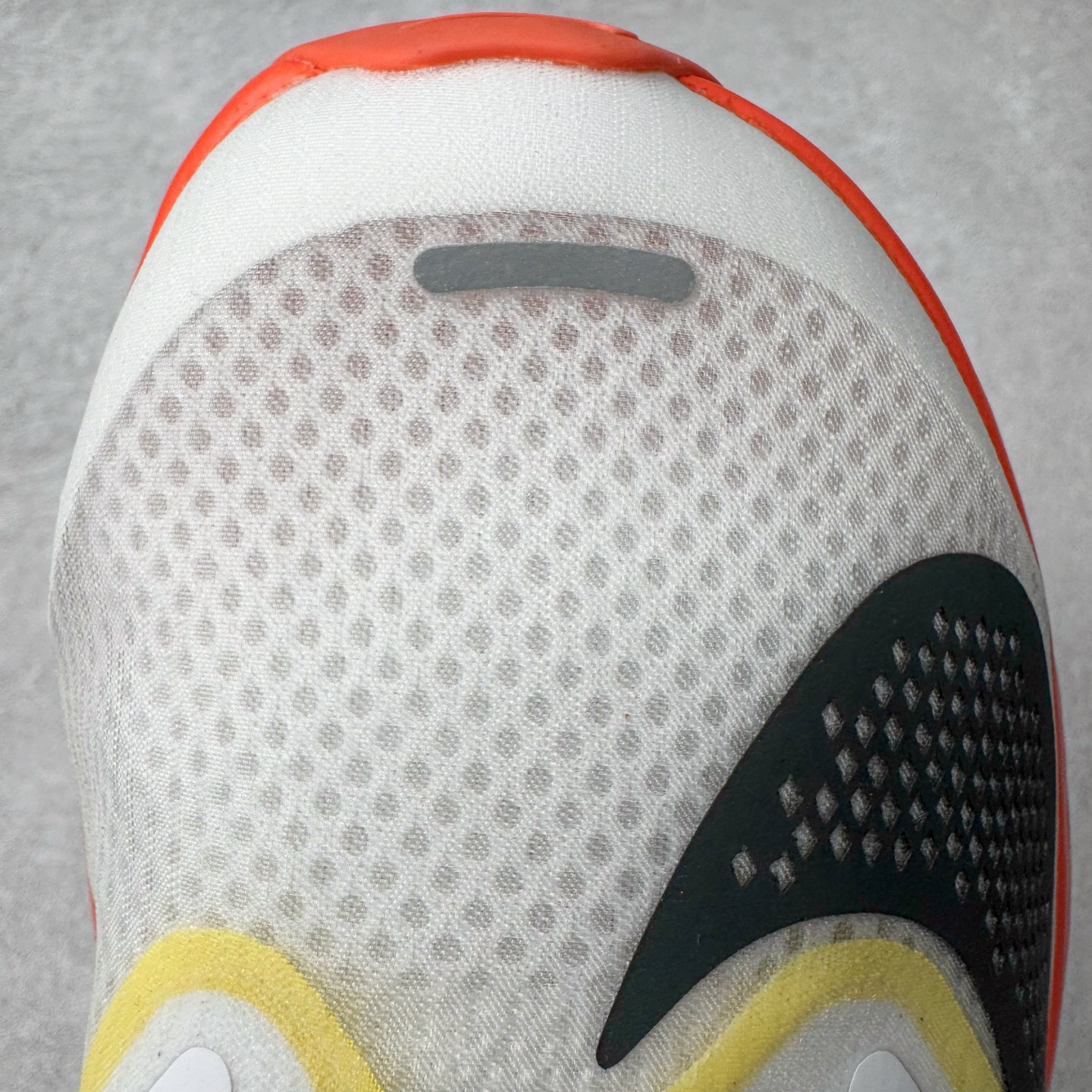 图片[14]-＃TG纯原 NK ZoomX Invincible Run Flyknit 6 轻量跑鞋 飞织低帮休闲运动慢跑鞋 厚底增高 老爹鞋 此鞋专为短跑运动员而生 是为 5 至 10 公里距离的赛事和训练打造 整体设计采用流线型的轻质工程网眼材质构成鞋面 并与其他 Running 旗舰鞋款同样搭载全脚掌 ZoomX 缓冲中底 搭配 Pebax 物料与橡胶外底 ZoomX StreakFly 首发配色以Prototype呈现 其灵感是来自开发期间的磨损测试 透过编号的标记与内侧的预期跑步距离突出研发过程 货号： IR6657-108 尺码：36 36.5 37.5 38 38.5 39 40 40.5 41 42 42.5 43 44 45-选品中心