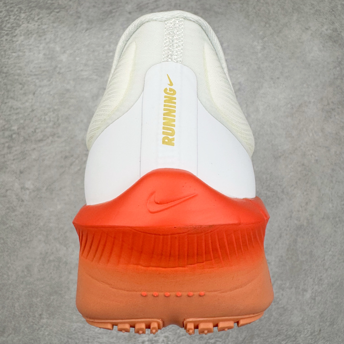 图片[8]-＃TG纯原 NK ZoomX Invincible Run Flyknit 6 轻量跑鞋 飞织低帮休闲运动慢跑鞋 厚底增高 老爹鞋 此鞋专为短跑运动员而生 是为 5 至 10 公里距离的赛事和训练打造 整体设计采用流线型的轻质工程网眼材质构成鞋面 并与其他 Running 旗舰鞋款同样搭载全脚掌 ZoomX 缓冲中底 搭配 Pebax 物料与橡胶外底 ZoomX StreakFly 首发配色以Prototype呈现 其灵感是来自开发期间的磨损测试 透过编号的标记与内侧的预期跑步距离突出研发过程 货号： IR6657-108 尺码：36 36.5 37.5 38 38.5 39 40 40.5 41 42 42.5 43 44 45-选品中心