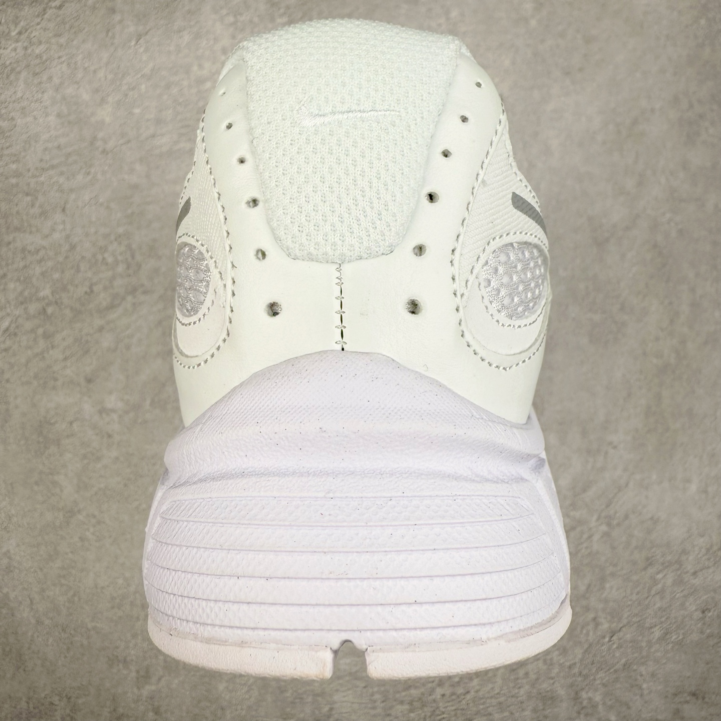 图片[8]-NK V5 RNR 舒适百搭防滑耐磨低帮跑步鞋 HJ5228-101 舒适有型适合日常穿着 该鞋款延续千禧年经典设计搭载泡绵中底 厚实而轻盈匠心细节巧搭立体耐克勾标志焕新演绎复古跑鞋 鞋款从千禧年美学汲取灵感 混搭多种材质突显层次感立体感和传统跑步风范 尺码：36 36.5 37.5 38 38.5 39 40 40.5 41 42 42.5 43 44 44.5 45-选品中心