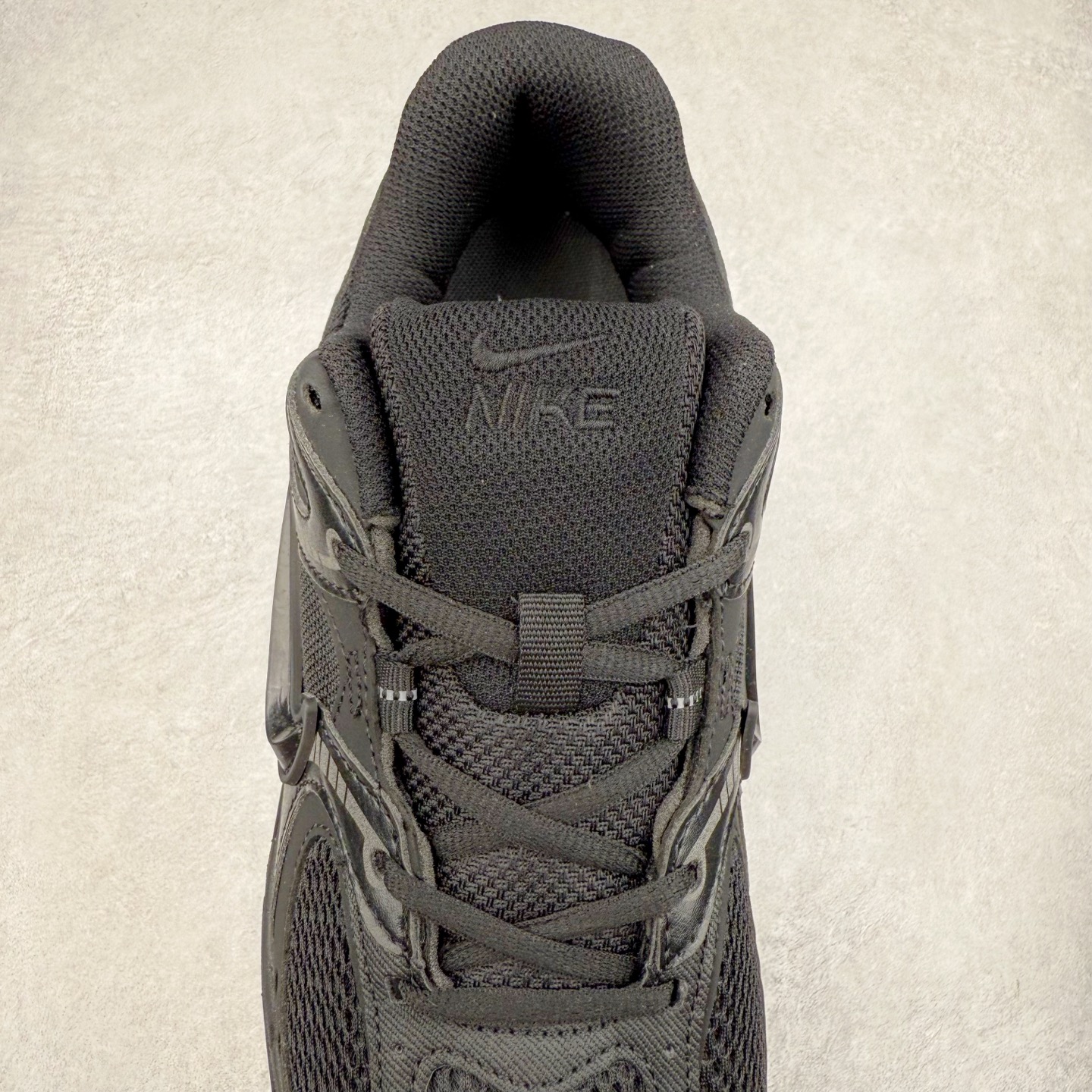 图片[5]-NK V5 RNR 舒适百搭防滑耐磨低帮跑步鞋 HJ5228-001 舒适有型适合日常穿着 该鞋款延续千禧年经典设计搭载泡绵中底 厚实而轻盈匠心细节巧搭立体耐克勾标志焕新演绎复古跑鞋 鞋款从千禧年美学汲取灵感 混搭多种材质突显层次感立体感和传统跑步风范 尺码：36 36.5 37.5 38 38.5 39 40 40.5 41 42 42.5 43 44 44.5 45-选品中心