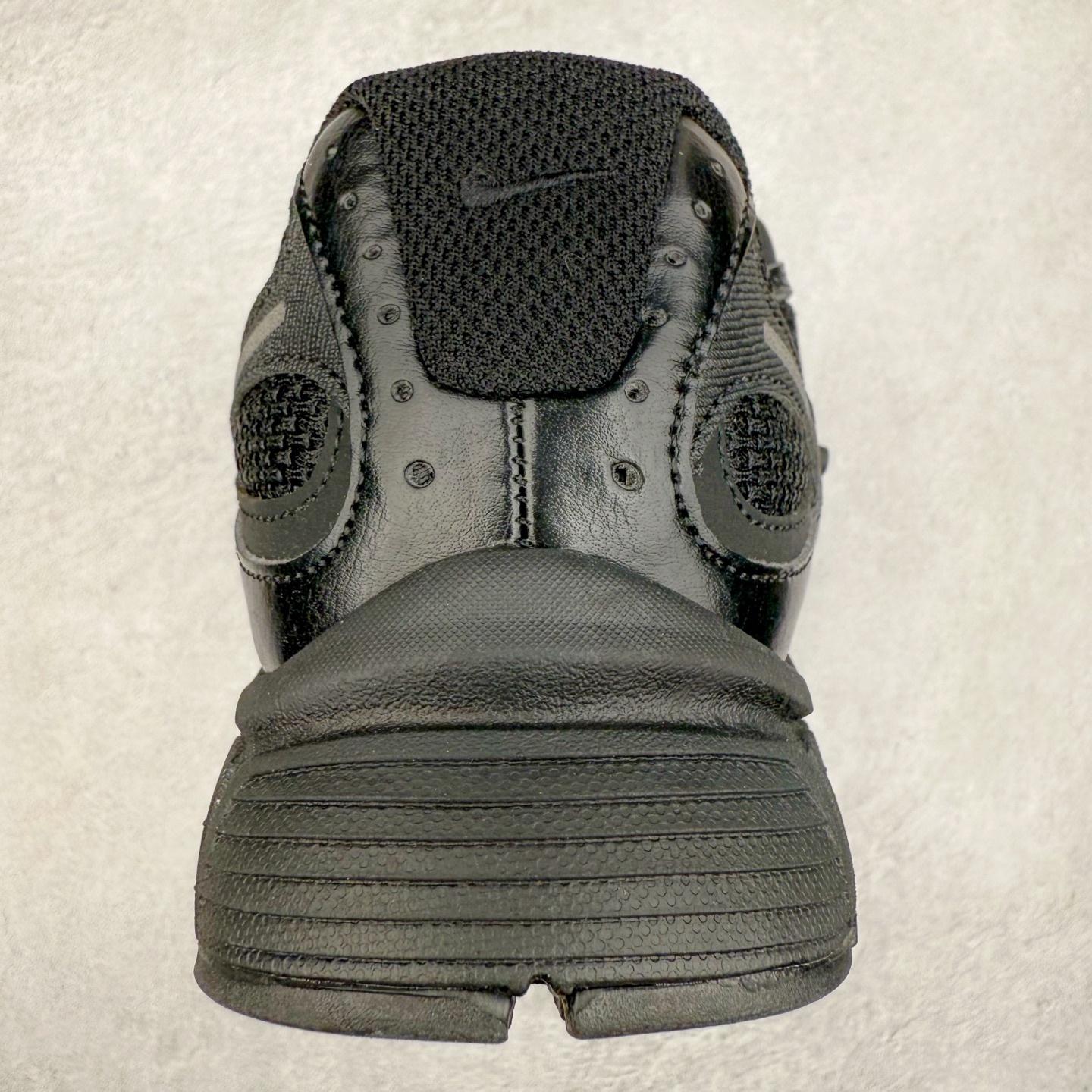 图片[8]-NK V5 RNR 舒适百搭防滑耐磨低帮跑步鞋 HJ5228-001 舒适有型适合日常穿着 该鞋款延续千禧年经典设计搭载泡绵中底 厚实而轻盈匠心细节巧搭立体耐克勾标志焕新演绎复古跑鞋 鞋款从千禧年美学汲取灵感 混搭多种材质突显层次感立体感和传统跑步风范 尺码：36 36.5 37.5 38 38.5 39 40 40.5 41 42 42.5 43 44 44.5 45-选品中心