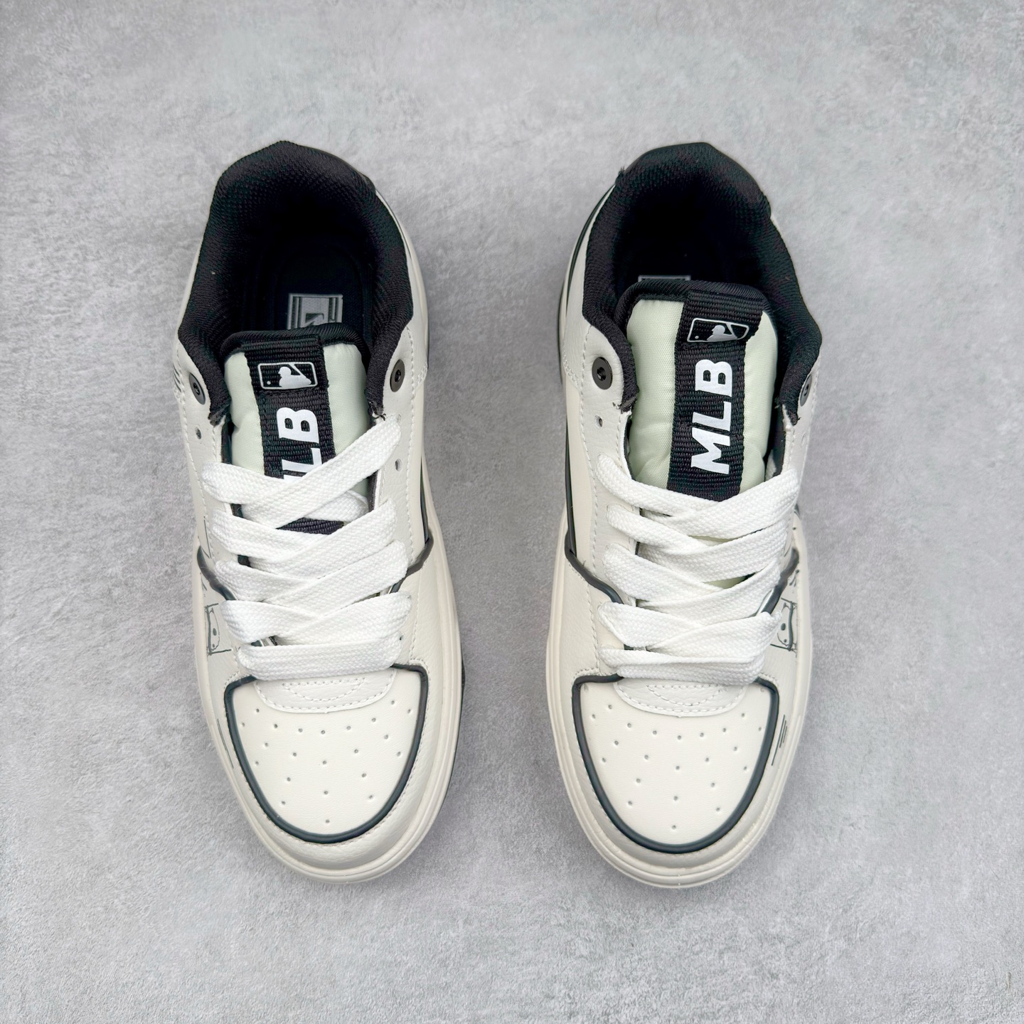 图片[2]-MLB Chunky Liner Basic 复古印花学长鞋系列低帮轻量增高厚底百搭休闲运动慢跑鞋板鞋 定制配色 Korea韩国联名NY美国榄球纽约洋基队限定 韩国代购专供 全套原楦原纸板原厂数据开发 正确中底拉帮中底网布细节 平台代购专供 左脚内置芯片 韩国代购吊牌标贴 独家一比一RB+MD组合大底 高频后跟小人Logo精准对位立体饱满 正确网布加超迁鞋面 转印中底走线紧密 转印Logo工艺表层防刮不掉色 尺码：35 36 36.5 37.5 38 38.5 39 40 40.5 41 42 42.5 43 44 45-选品中心