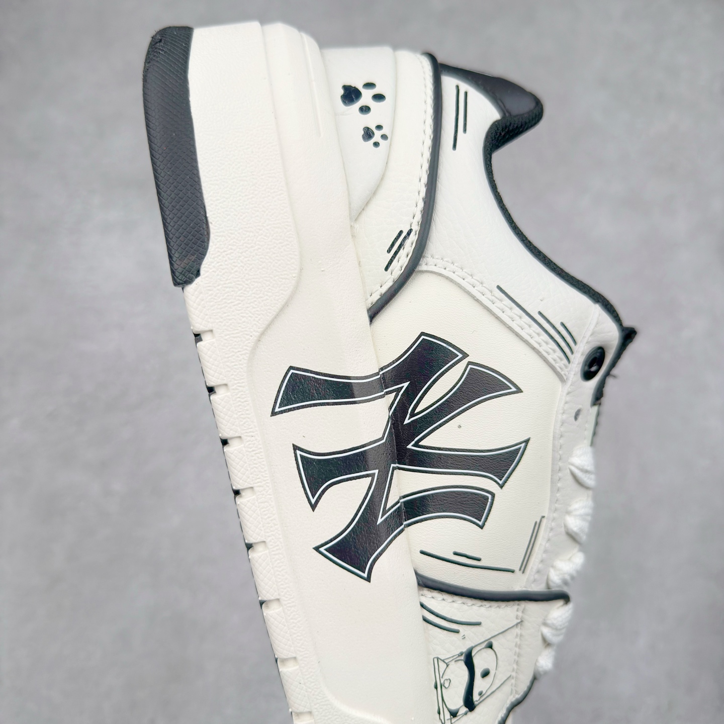 图片[6]-MLB Chunky Liner Basic 复古印花学长鞋系列低帮轻量增高厚底百搭休闲运动慢跑鞋板鞋 定制配色 Korea韩国联名NY美国榄球纽约洋基队限定 韩国代购专供 全套原楦原纸板原厂数据开发 正确中底拉帮中底网布细节 平台代购专供 左脚内置芯片 韩国代购吊牌标贴 独家一比一RB+MD组合大底 高频后跟小人Logo精准对位立体饱满 正确网布加超迁鞋面 转印中底走线紧密 转印Logo工艺表层防刮不掉色 尺码：35 36 36.5 37.5 38 38.5 39 40 40.5 41 42 42.5 43 44 45-选品中心