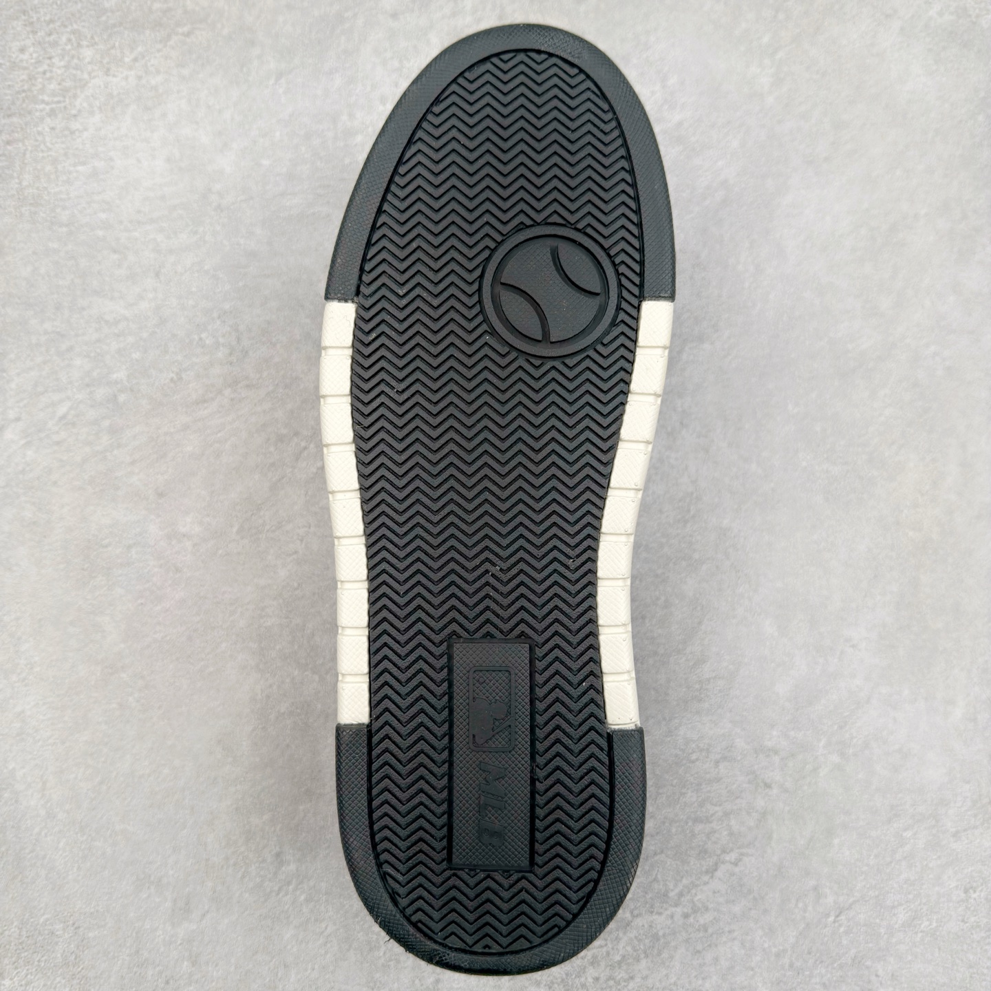 图片[9]-MLB Chunky Liner Basic 复古印花学长鞋系列低帮轻量增高厚底百搭休闲运动慢跑鞋板鞋 定制配色 Korea韩国联名NY美国榄球纽约洋基队限定 韩国代购专供 全套原楦原纸板原厂数据开发 正确中底拉帮中底网布细节 平台代购专供 左脚内置芯片 韩国代购吊牌标贴 独家一比一RB+MD组合大底 高频后跟小人Logo精准对位立体饱满 正确网布加超迁鞋面 转印中底走线紧密 转印Logo工艺表层防刮不掉色 尺码：35 36 36.5 37.5 38 38.5 39 40 40.5 41 42 42.5 43 44 45-选品中心