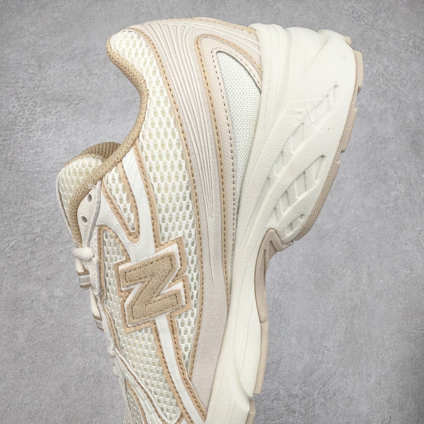 图片[7]-New Balance MR740 NB新百伦系列复古老爹风休闲运动慢跑鞋 采用轻质牛剖革拼接透气网眼衬垫织物鞋面材质 T-Beam大底提供足步弓支撑 保持步态稳定#后跟搭载外露缓震胶 鞋身整体以各种深浅不一的灰色覆盖 鞋头以淡蓝色调装饰，网眼衬垫通过不规律的色块实现做旧的美感 泛黄的鞋底更是进一步增添了复古气息 尺码：36 37 37.5 38 38.5 39.5 40 40.5 41.5 42 42.5 43 44 44.5 45-选品中心