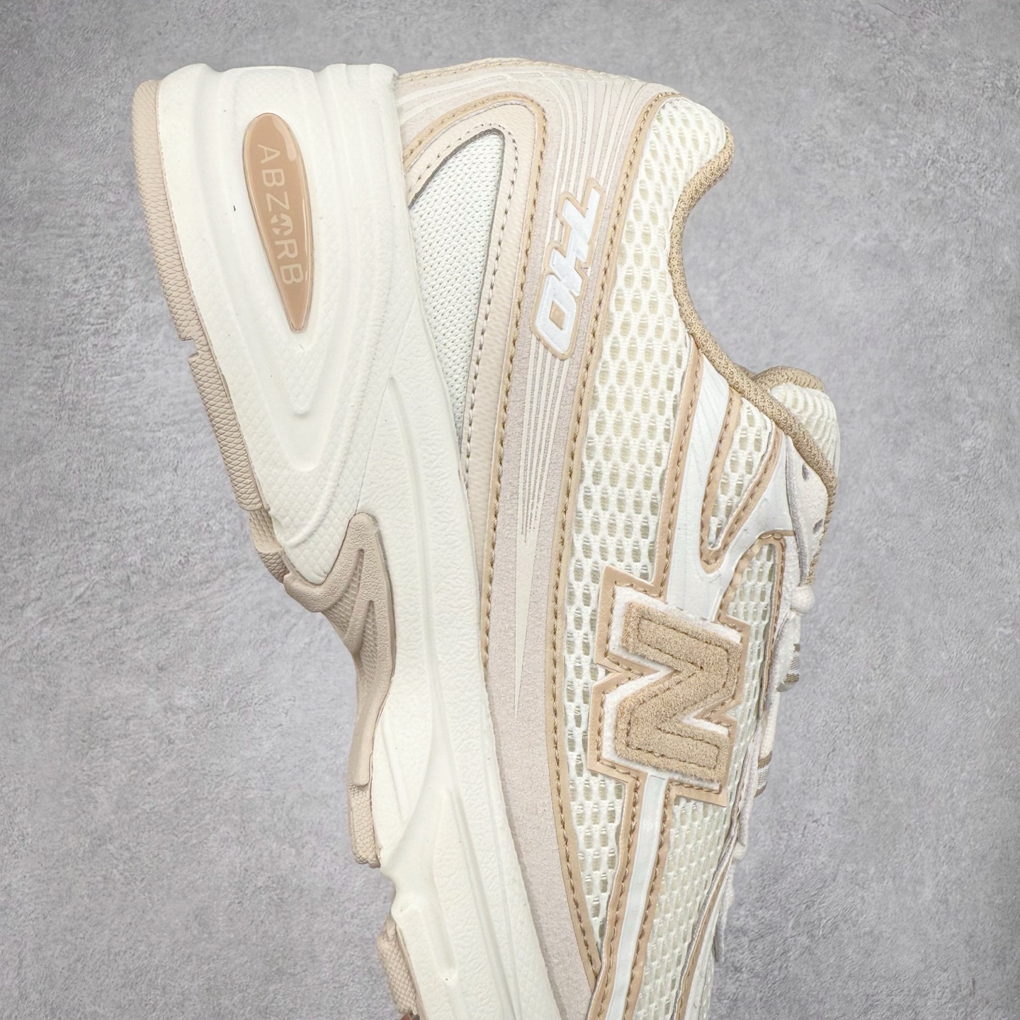 图片[6]-New Balance MR740 NB新百伦系列复古老爹风休闲运动慢跑鞋 采用轻质牛剖革拼接透气网眼衬垫织物鞋面材质 T-Beam大底提供足步弓支撑 保持步态稳定#后跟搭载外露缓震胶 鞋身整体以各种深浅不一的灰色覆盖 鞋头以淡蓝色调装饰，网眼衬垫通过不规律的色块实现做旧的美感 泛黄的鞋底更是进一步增添了复古气息 尺码：36 37 37.5 38 38.5 39.5 40 40.5 41.5 42 42.5 43 44 44.5 45-选品中心