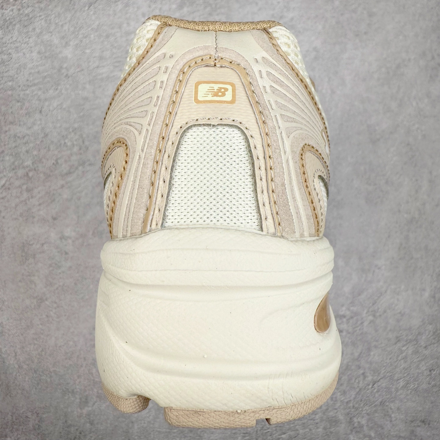 图片[8]-New Balance MR740 NB新百伦系列复古老爹风休闲运动慢跑鞋 采用轻质牛剖革拼接透气网眼衬垫织物鞋面材质 T-Beam大底提供足步弓支撑 保持步态稳定#后跟搭载外露缓震胶 鞋身整体以各种深浅不一的灰色覆盖 鞋头以淡蓝色调装饰，网眼衬垫通过不规律的色块实现做旧的美感 泛黄的鞋底更是进一步增添了复古气息 尺码：36 37 37.5 38 38.5 39.5 40 40.5 41.5 42 42.5 43 44 44.5 45-选品中心