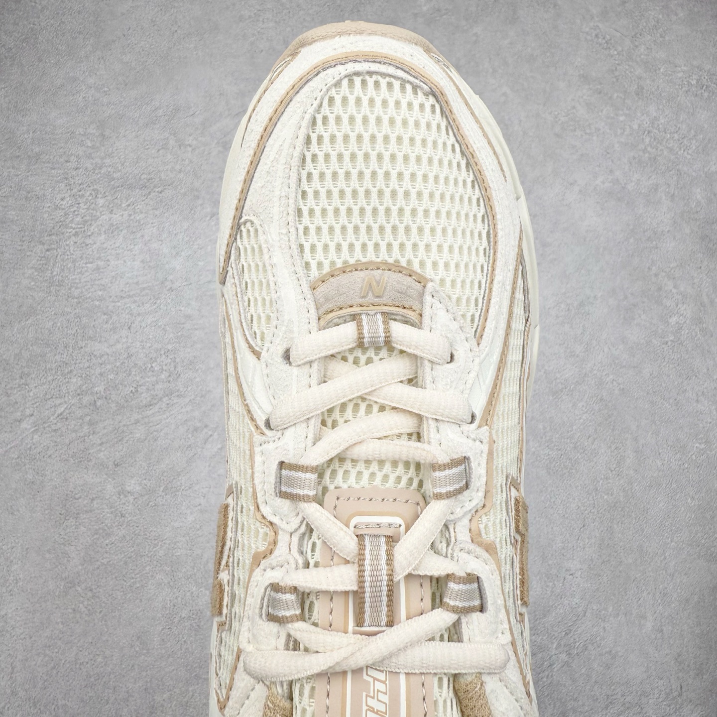 图片[4]-New Balance MR740 NB新百伦系列复古老爹风休闲运动慢跑鞋 采用轻质牛剖革拼接透气网眼衬垫织物鞋面材质 T-Beam大底提供足步弓支撑 保持步态稳定#后跟搭载外露缓震胶 鞋身整体以各种深浅不一的灰色覆盖 鞋头以淡蓝色调装饰，网眼衬垫通过不规律的色块实现做旧的美感 泛黄的鞋底更是进一步增添了复古气息 尺码：36 37 37.5 38 38.5 39.5 40 40.5 41.5 42 42.5 43 44 44.5 45-选品中心