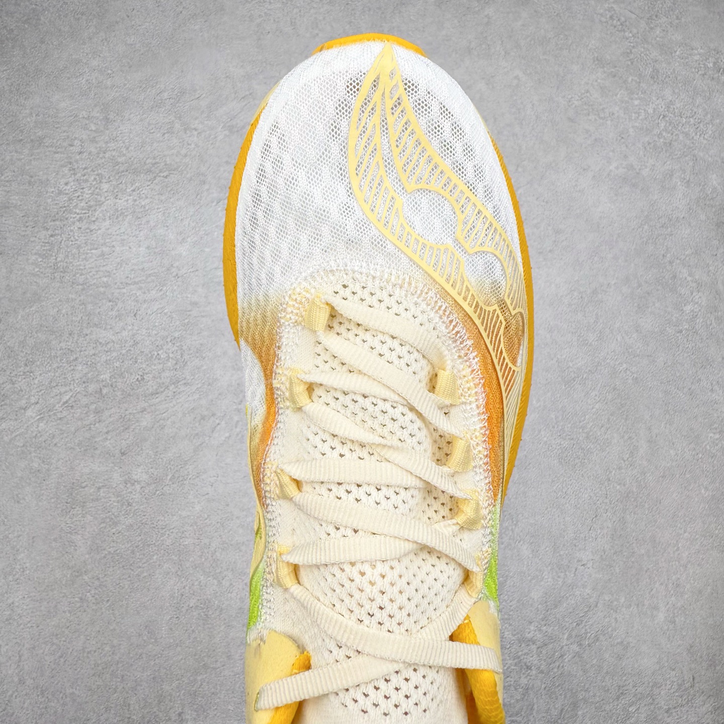 图片[4]-Saucony 索康尼ENDORPHIN Pro 啡速4 男女马拉松运动跑鞋 性能相比前几代再升级：鞋面采用全新升级的工学网设计 贴合脚部更透气 中底部分使用最新的PWRRUN+材质 搭配PWRRUN+鞋垫使中底的大幅加厚 10mm坡差进一步提供缓震、回弹性能 内底则采用了FORMFIT动态适应系统 动态契合脚型 提升包裹性和舒适性 提供更卓越的动态回馈体验 XT-900橡胶大底 可提供良好的抓地力和较强抗磨性能 尺码：36 36.5 37.5 38 38.5 39 40 40.5 41 42 42.5 43 44 44.5 45-选品中心