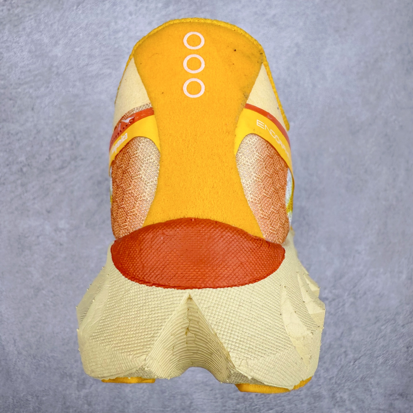 图片[8]-Saucony 索康尼ENDORPHIN Pro 啡速4 男女马拉松运动跑鞋 性能相比前几代再升级：鞋面采用全新升级的工学网设计 贴合脚部更透气 中底部分使用最新的PWRRUN+材质 搭配PWRRUN+鞋垫使中底的大幅加厚 10mm坡差进一步提供缓震、回弹性能 内底则采用了FORMFIT动态适应系统 动态契合脚型 提升包裹性和舒适性 提供更卓越的动态回馈体验 XT-900橡胶大底 可提供良好的抓地力和较强抗磨性能 尺码：36 36.5 37.5 38 38.5 39 40 40.5 41 42 42.5 43 44 44.5 45-选品中心