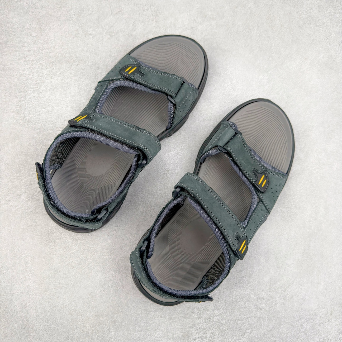 图片[3]-ECCO爱步运动凉鞋男款牛皮舒适沙滩凉鞋 越野系列 便捷魔术贴设计，可自由调节松紧，方便穿脱 鞋面采用ECCO家族工艺牛皮 纹理自然，细腻柔软 橡胶大底，抓地力强，具有良好的耐磨性 感受自然的生命力 追寻户外的热烈与自由 踩出轻盈步调 尺码：38 39 40 41 42 43 44 45（皮鞋码）-选品中心