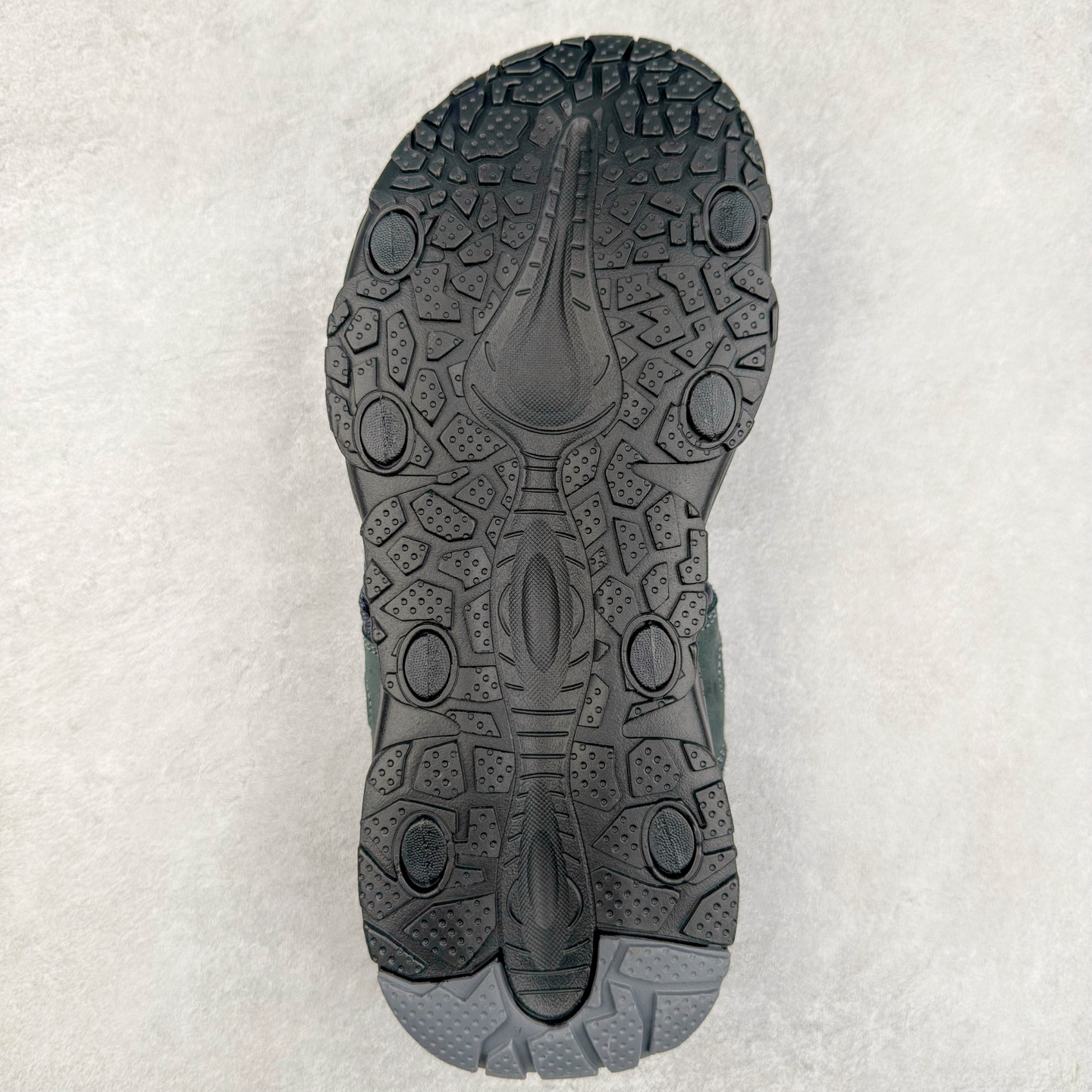 图片[9]-ECCO爱步运动凉鞋男款牛皮舒适沙滩凉鞋 越野系列 便捷魔术贴设计，可自由调节松紧，方便穿脱 鞋面采用ECCO家族工艺牛皮 纹理自然，细腻柔软 橡胶大底，抓地力强，具有良好的耐磨性 感受自然的生命力 追寻户外的热烈与自由 踩出轻盈步调 尺码：38 39 40 41 42 43 44 45（皮鞋码）-选品中心