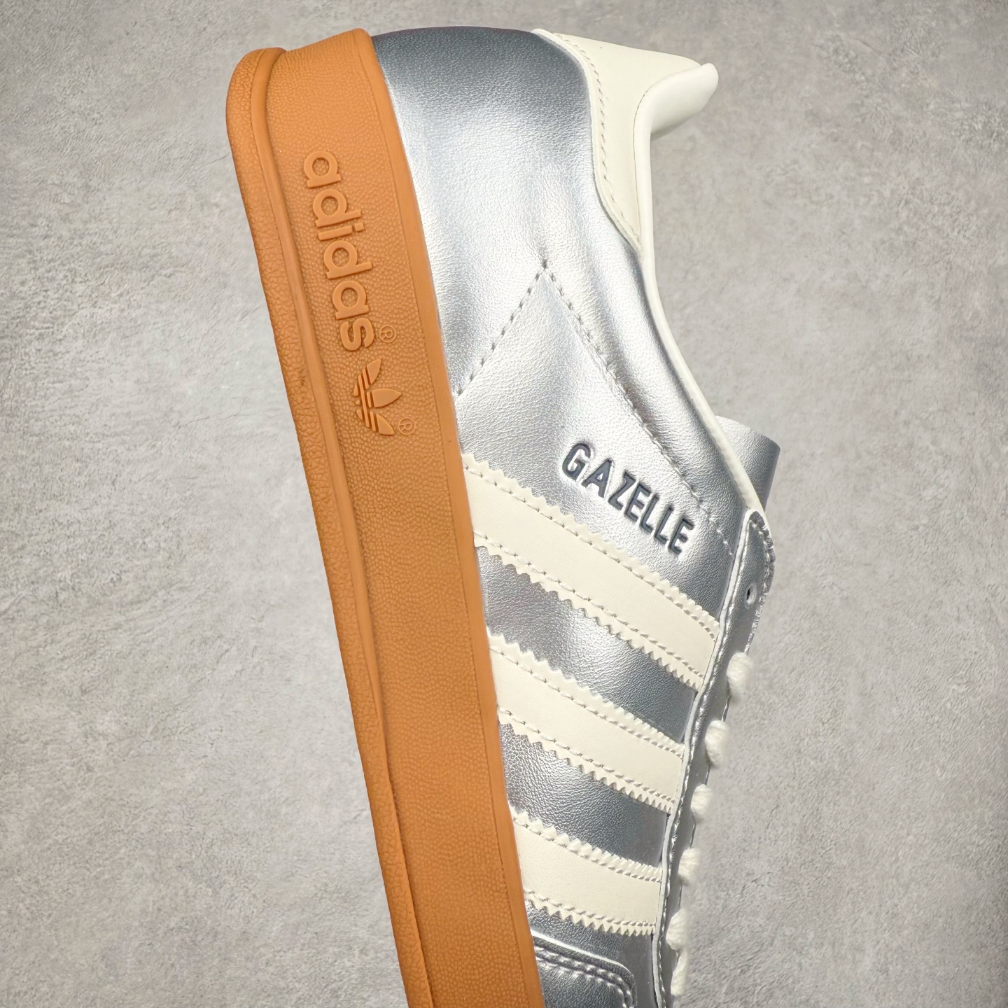 图片[6]-AD Gazelle Indoor Trainers 羚羊内训系列低帮复古百搭休闲运动德训风板鞋 JR1206 90年代经典的复刻版！自60年代以足球训练鞋面世以来,Gazelle就以其经典设计席卷全球。1991年版本的复刻,再造经典Gazelle。采用皮革打造,搭配浊色细节,让这款经典更加简约。尺码：36 36⅔ 37⅓ 38 38⅔ 39⅓ 40 40⅔ 41⅓ 42 42⅔ 43⅓ 44⅓ 44⅔ 45-选品中心