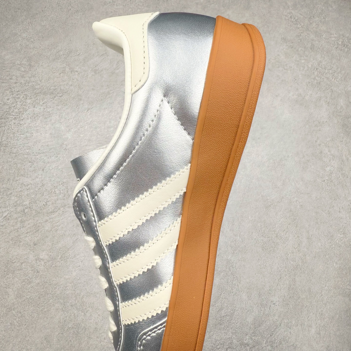 图片[7]-AD Gazelle Indoor Trainers 羚羊内训系列低帮复古百搭休闲运动德训风板鞋 JR1206 90年代经典的复刻版！自60年代以足球训练鞋面世以来,Gazelle就以其经典设计席卷全球。1991年版本的复刻,再造经典Gazelle。采用皮革打造,搭配浊色细节,让这款经典更加简约。尺码：36 36⅔ 37⅓ 38 38⅔ 39⅓ 40 40⅔ 41⅓ 42 42⅔ 43⅓ 44⅓ 44⅔ 45-选品中心