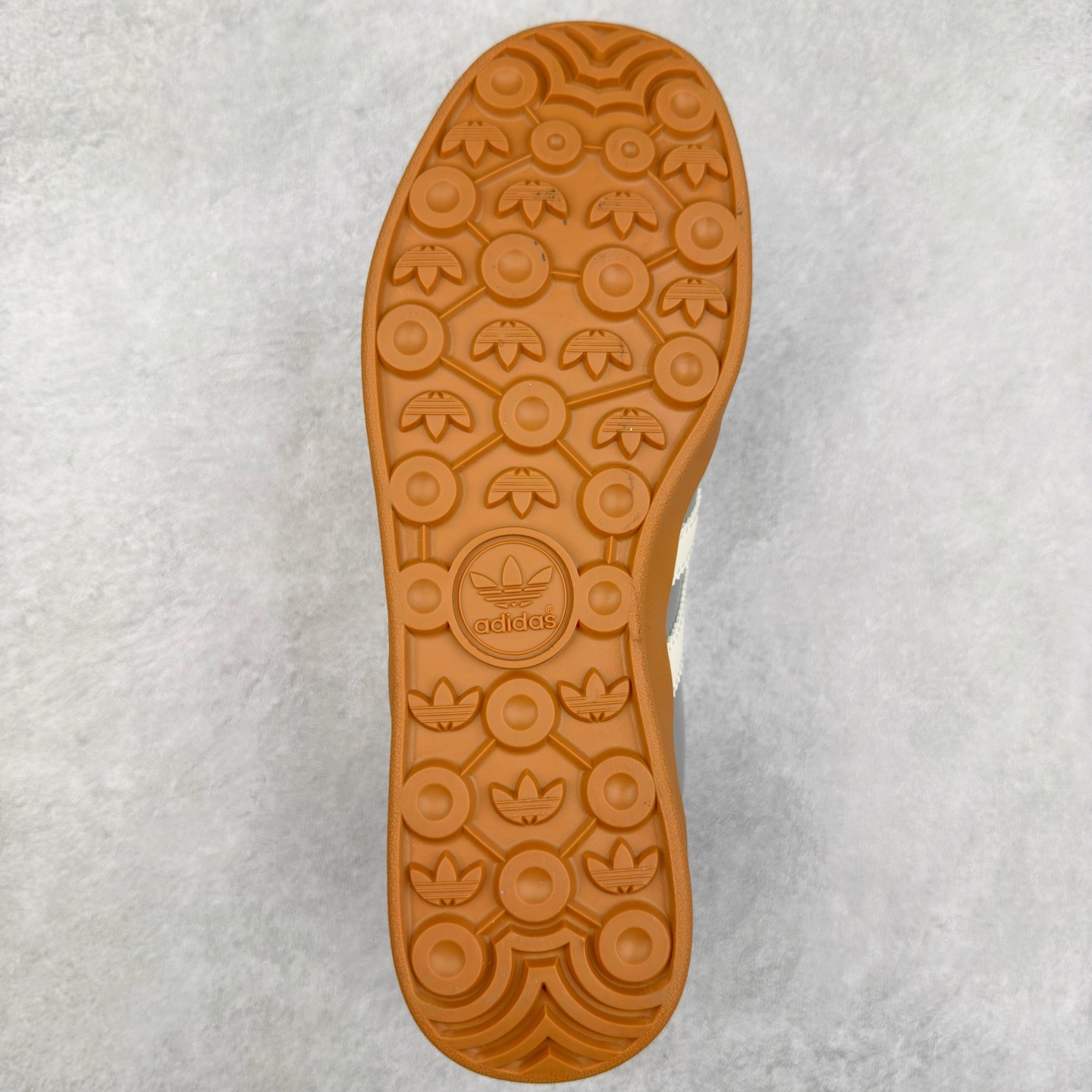 图片[9]-AD Gazelle Indoor Trainers 羚羊内训系列低帮复古百搭休闲运动德训风板鞋 JR1206 90年代经典的复刻版！自60年代以足球训练鞋面世以来,Gazelle就以其经典设计席卷全球。1991年版本的复刻,再造经典Gazelle。采用皮革打造,搭配浊色细节,让这款经典更加简约。尺码：36 36⅔ 37⅓ 38 38⅔ 39⅓ 40 40⅔ 41⅓ 42 42⅔ 43⅓ 44⅓ 44⅔ 45-选品中心