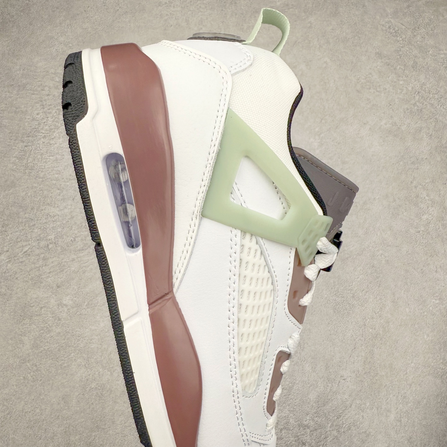 图片[6]-Jordan Spizike Low AJ复古低帮篮球鞋 HV5974-111 这款鞋子著名导演斯派克李的Jordan Spizike专属 预计于明年夏季推出全新低帮版本 将包括三款配色 经典爆裂纹非常复古 两款配色分别以大学红和黑曜石蓝进行区分 鞋身设计中依旧带有大象爆裂纹、鞋侧束带、塑胶网布等经典元素 之后 在鞋舌、内衬以及鞋底等位置缀以大学红和黑曜石蓝搭配 带来全新造型 尺码：36 36.5 37.5 38 38.5 39 40 40.5 41 42 42.5 43 44 44.5 45 46 47.5-选品中心