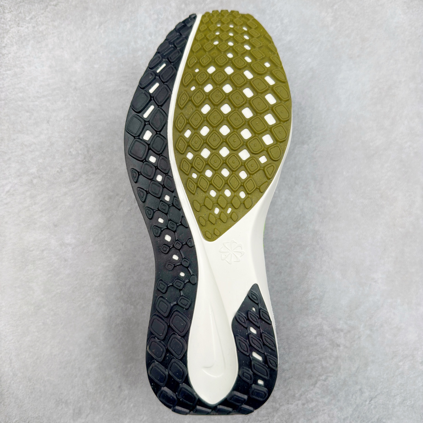 图片[9]-＃TG纯原 NK Zoom Pegasus 飞马41代马拉松系列网面透气缓震疾速跑鞋 独家渠道 市面未流通批次 奥莱直播间499 599一样的东西 碾压市面现存所有版本 公司一样的东西 超值回馈 帮你省钱 拥有 Zoom Air 一如既往的稳定感和流畅感 鞋面采用工程网眼设计 为特定高热区域营造出色透气性 进一步增加鞋面的穿孔数量 让足部能够快速散热 中足搭配 Flywire 飞线 在高速运动时营造舒适稳定的贴合感 内置Zoon气垫加持 动力十足 尺码：36 36.5 37.5 38 38.5 39 40 40.5 41 42 42.5 43 44 44.5 45-选品中心