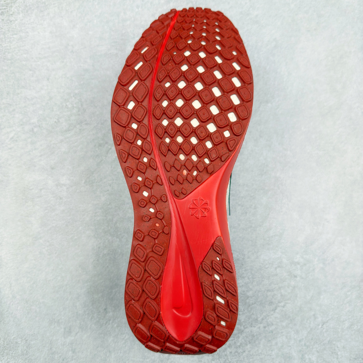 图片[9]-＃TG纯原 NK Zoom Pegasus 飞马41代马拉松系列网面透气缓震疾速跑鞋 独家渠道 市面未流通批次 奥莱直播间499 599一样的东西 碾压市面现存所有版本 公司一样的东西 超值回馈 帮你省钱 拥有 Zoom Air 一如既往的稳定感和流畅感 鞋面采用工程网眼设计 为特定高热区域营造出色透气性 进一步增加鞋面的穿孔数量 让足部能够快速散热 中足搭配 Flywire 飞线 在高速运动时营造舒适稳定的贴合感 内置Zoon气垫加持 动力十足 尺码：36 36.5 37.5 38 38.5 39 40 40.5 41 42 42.5 43 44 44.5 45-选品中心