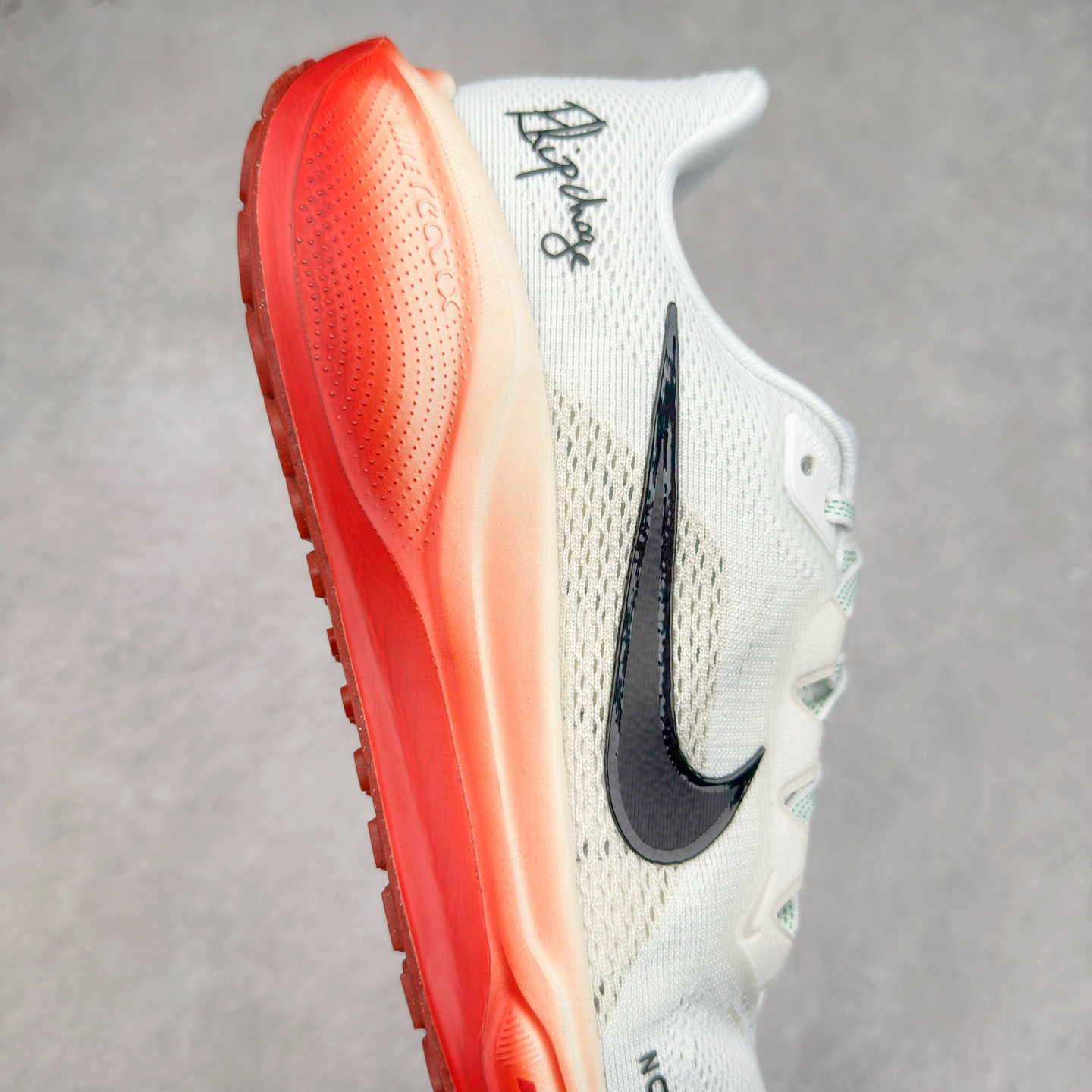 图片[6]-＃TG纯原 NK Zoom Pegasus 飞马41代马拉松系列网面透气缓震疾速跑鞋 独家渠道 市面未流通批次 奥莱直播间499 599一样的东西 碾压市面现存所有版本 公司一样的东西 超值回馈 帮你省钱 拥有 Zoom Air 一如既往的稳定感和流畅感 鞋面采用工程网眼设计 为特定高热区域营造出色透气性 进一步增加鞋面的穿孔数量 让足部能够快速散热 中足搭配 Flywire 飞线 在高速运动时营造舒适稳定的贴合感 内置Zoon气垫加持 动力十足 尺码：36 36.5 37.5 38 38.5 39 40 40.5 41 42 42.5 43 44 44.5 45-选品中心