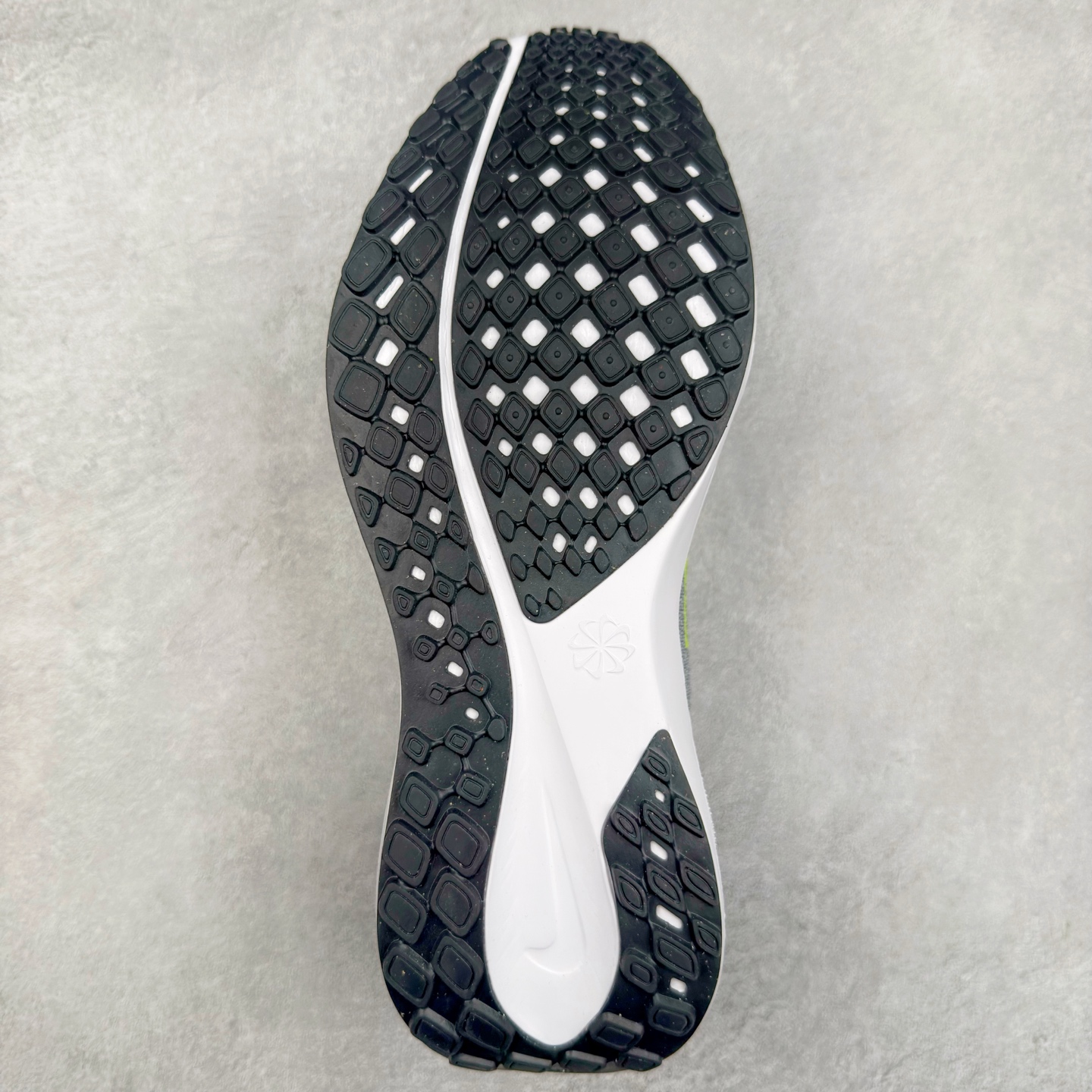 图片[9]-＃TG纯原 NK Zoom Pegasus 飞马41代马拉松系列网面透气缓震疾速跑鞋 独家渠道 市面未流通批次 奥莱直播间499 599一样的东西 碾压市面现存所有版本 公司一样的东西 超值回馈 帮你省钱 拥有 Zoom Air 一如既往的稳定感和流畅感 鞋面采用工程网眼设计 为特定高热区域营造出色透气性 进一步增加鞋面的穿孔数量 让足部能够快速散热 中足搭配 Flywire 飞线 在高速运动时营造舒适稳定的贴合感 内置Zoon气垫加持 动力十足 尺码：36 36.5 37.5 38 38.5 39 40 40.5 41 42 42.5 43 44 44.5 45-选品中心