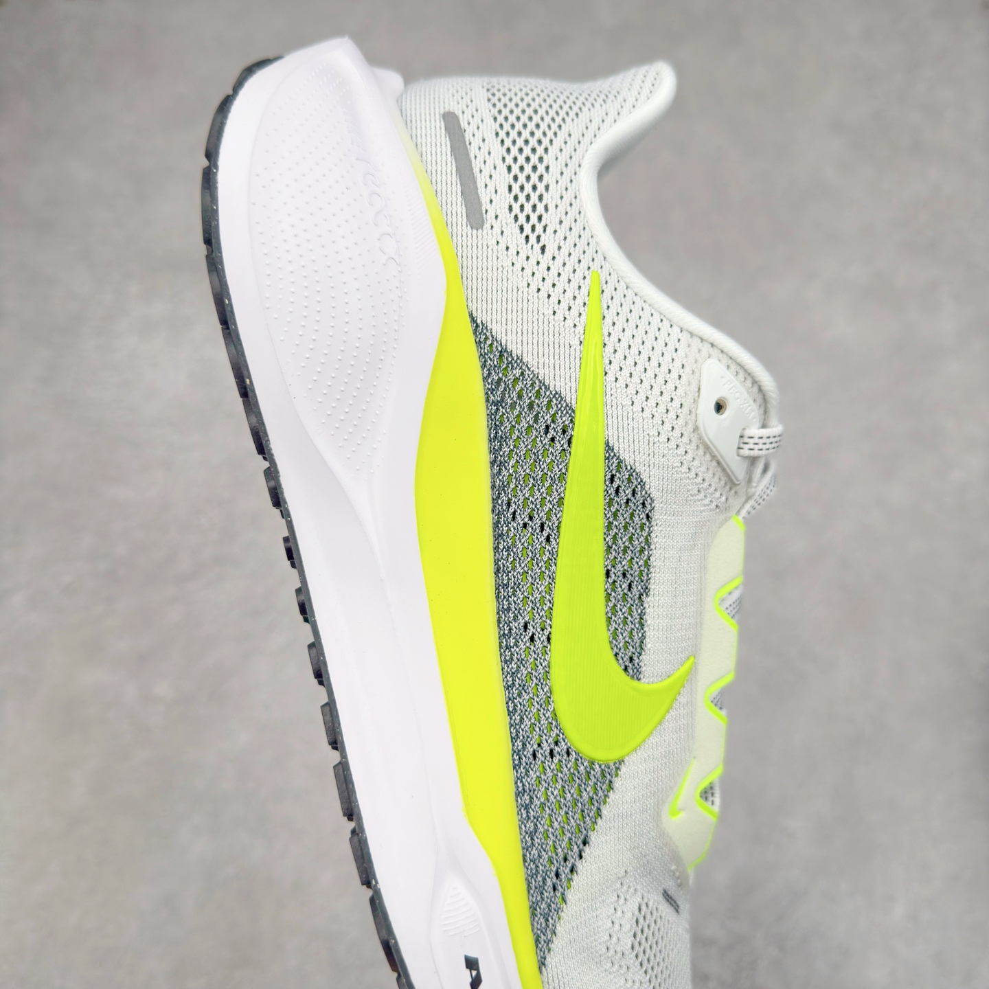 图片[6]-＃TG纯原 NK Zoom Pegasus 飞马41代马拉松系列网面透气缓震疾速跑鞋 独家渠道 市面未流通批次 奥莱直播间499 599一样的东西 碾压市面现存所有版本 公司一样的东西 超值回馈 帮你省钱 拥有 Zoom Air 一如既往的稳定感和流畅感 鞋面采用工程网眼设计 为特定高热区域营造出色透气性 进一步增加鞋面的穿孔数量 让足部能够快速散热 中足搭配 Flywire 飞线 在高速运动时营造舒适稳定的贴合感 内置Zoon气垫加持 动力十足 尺码：36 36.5 37.5 38 38.5 39 40 40.5 41 42 42.5 43 44 44.5 45-选品中心