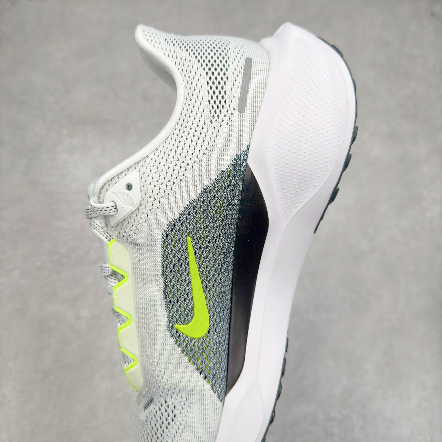 图片[7]-＃TG纯原 NK Zoom Pegasus 飞马41代马拉松系列网面透气缓震疾速跑鞋 独家渠道 市面未流通批次 奥莱直播间499 599一样的东西 碾压市面现存所有版本 公司一样的东西 超值回馈 帮你省钱 拥有 Zoom Air 一如既往的稳定感和流畅感 鞋面采用工程网眼设计 为特定高热区域营造出色透气性 进一步增加鞋面的穿孔数量 让足部能够快速散热 中足搭配 Flywire 飞线 在高速运动时营造舒适稳定的贴合感 内置Zoon气垫加持 动力十足 尺码：36 36.5 37.5 38 38.5 39 40 40.5 41 42 42.5 43 44 44.5 45-选品中心