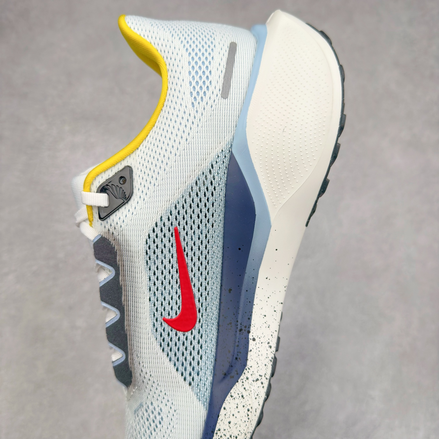 图片[7]-＃TG纯原 NK Zoom Pegasus 飞马41代马拉松系列网面透气缓震疾速跑鞋 独家渠道 市面未流通批次 奥莱直播间499 599一样的东西 碾压市面现存所有版本 公司一样的东西 超值回馈 帮你省钱 拥有 Zoom Air 一如既往的稳定感和流畅感 鞋面采用工程网眼设计 为特定高热区域营造出色透气性 进一步增加鞋面的穿孔数量 让足部能够快速散热 中足搭配 Flywire 飞线 在高速运动时营造舒适稳定的贴合感 内置Zoon气垫加持 动力十足 尺码：36 36.5 37.5 38 38.5 39 40 40.5 41 42 42.5 43 44 44.5 45-选品中心