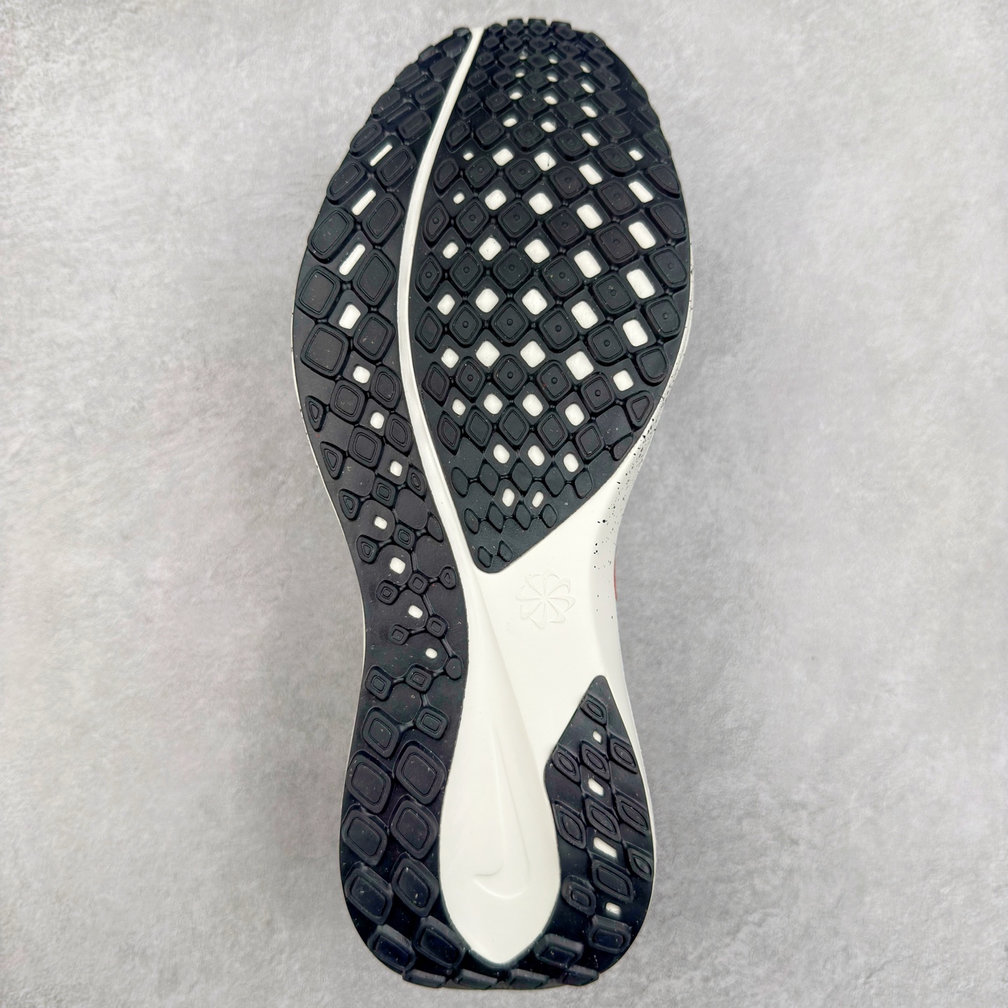 图片[9]-＃TG纯原 NK Zoom Pegasus 飞马41代马拉松系列网面透气缓震疾速跑鞋 独家渠道 市面未流通批次 奥莱直播间499 599一样的东西 碾压市面现存所有版本 公司一样的东西 超值回馈 帮你省钱 拥有 Zoom Air 一如既往的稳定感和流畅感 鞋面采用工程网眼设计 为特定高热区域营造出色透气性 进一步增加鞋面的穿孔数量 让足部能够快速散热 中足搭配 Flywire 飞线 在高速运动时营造舒适稳定的贴合感 内置Zoon气垫加持 动力十足 尺码：36 36.5 37.5 38 38.5 39 40 40.5 41 42 42.5 43 44 44.5 45-选品中心