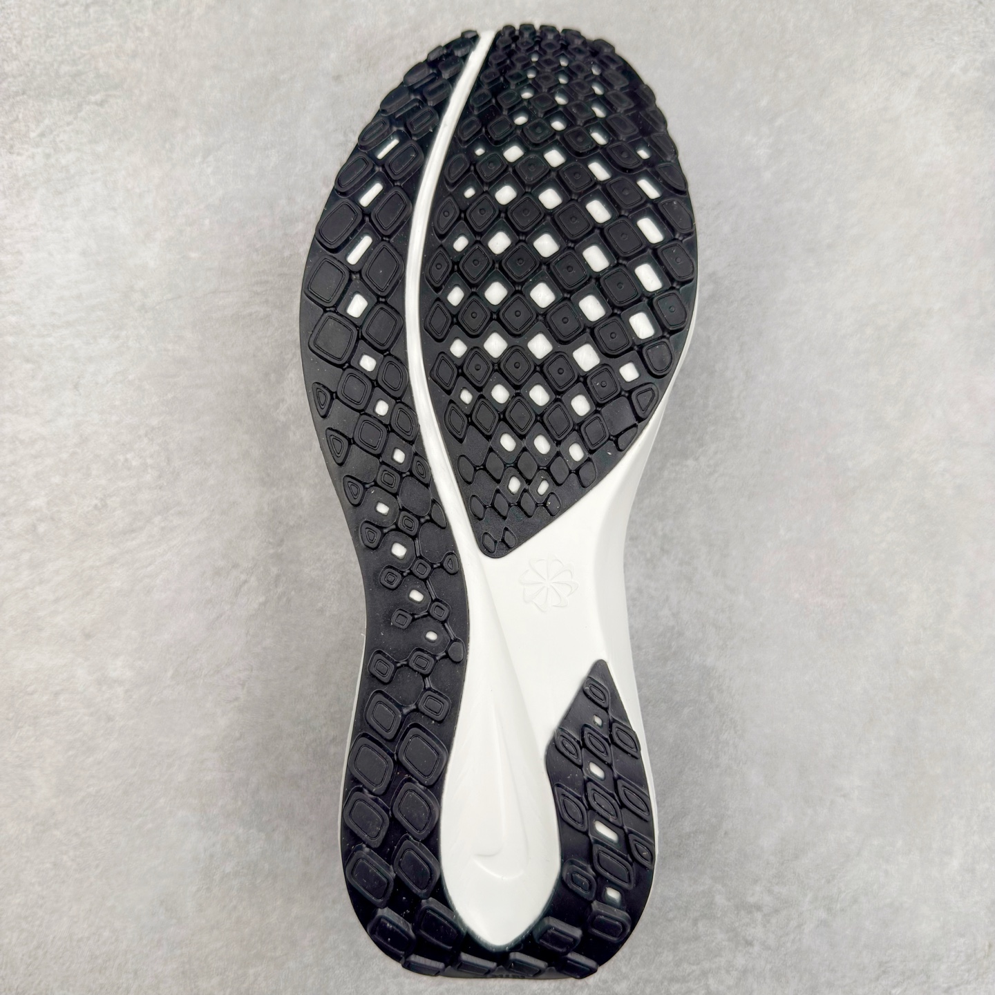 图片[9]-＃TG纯原 NK Zoom Pegasus 飞马41代马拉松系列网面透气缓震疾速跑鞋 独家渠道 市面未流通批次 奥莱直播间499 599一样的东西 碾压市面现存所有版本 公司一样的东西 超值回馈 帮你省钱 拥有 Zoom Air 一如既往的稳定感和流畅感 鞋面采用工程网眼设计 为特定高热区域营造出色透气性 进一步增加鞋面的穿孔数量 让足部能够快速散热 中足搭配 Flywire 飞线 在高速运动时营造舒适稳定的贴合感 内置Zoon气垫加持 动力十足 尺码：36 36.5 37.5 38 38.5 39 40 40.5 41 42 42.5 43 44 44.5 45-选品中心