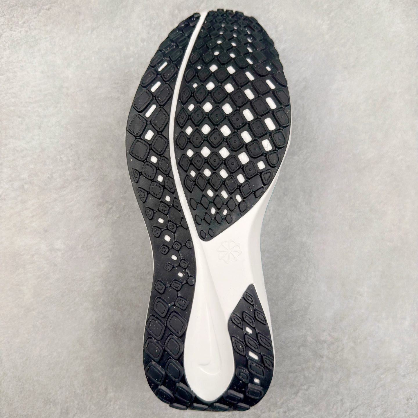 图片[9]-＃TG纯原 NK Zoom Pegasus 飞马41代马拉松系列网面透气缓震疾速跑鞋 独家渠道 市面未流通批次 奥莱直播间499 599一样的东西 碾压市面现存所有版本 公司一样的东西 超值回馈 帮你省钱 拥有 Zoom Air 一如既往的稳定感和流畅感 鞋面采用工程网眼设计 为特定高热区域营造出色透气性 进一步增加鞋面的穿孔数量 让足部能够快速散热 中足搭配 Flywire 飞线 在高速运动时营造舒适稳定的贴合感 内置Zoon气垫加持 动力十足 尺码：36 36.5 37.5 38 38.5 39 40 40.5 41 42 42.5 43 44 44.5 45-选品中心