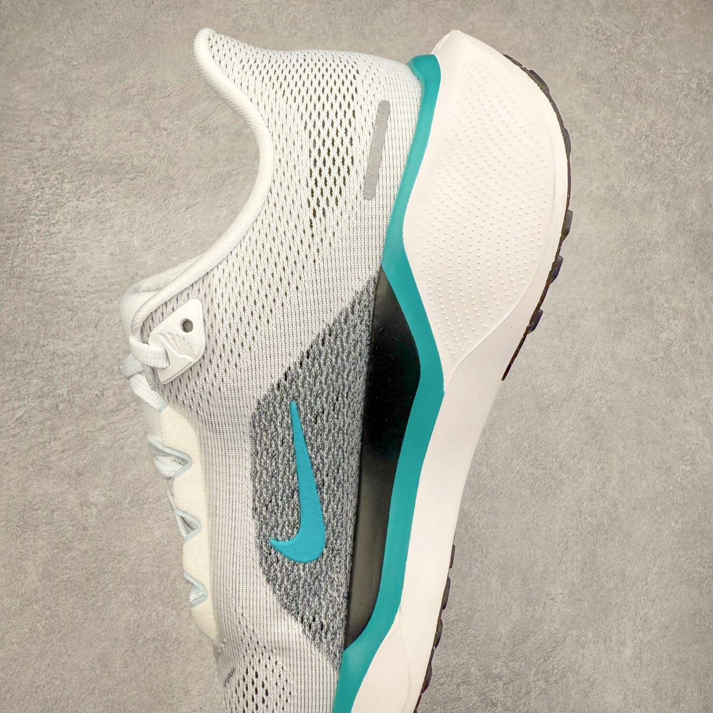 图片[7]-＃TG纯原 NK Zoom Pegasus 飞马41代马拉松系列网面透气缓震疾速跑鞋 独家渠道 市面未流通批次 奥莱直播间499 599一样的东西 碾压市面现存所有版本 公司一样的东西 超值回馈 帮你省钱 拥有 Zoom Air 一如既往的稳定感和流畅感 鞋面采用工程网眼设计 为特定高热区域营造出色透气性 进一步增加鞋面的穿孔数量 让足部能够快速散热 中足搭配 Flywire 飞线 在高速运动时营造舒适稳定的贴合感 内置Zoon气垫加持 动力十足 尺码：36 36.5 37.5 38 38.5 39 40 40.5 41 42 42.5 43 44 44.5 45-选品中心