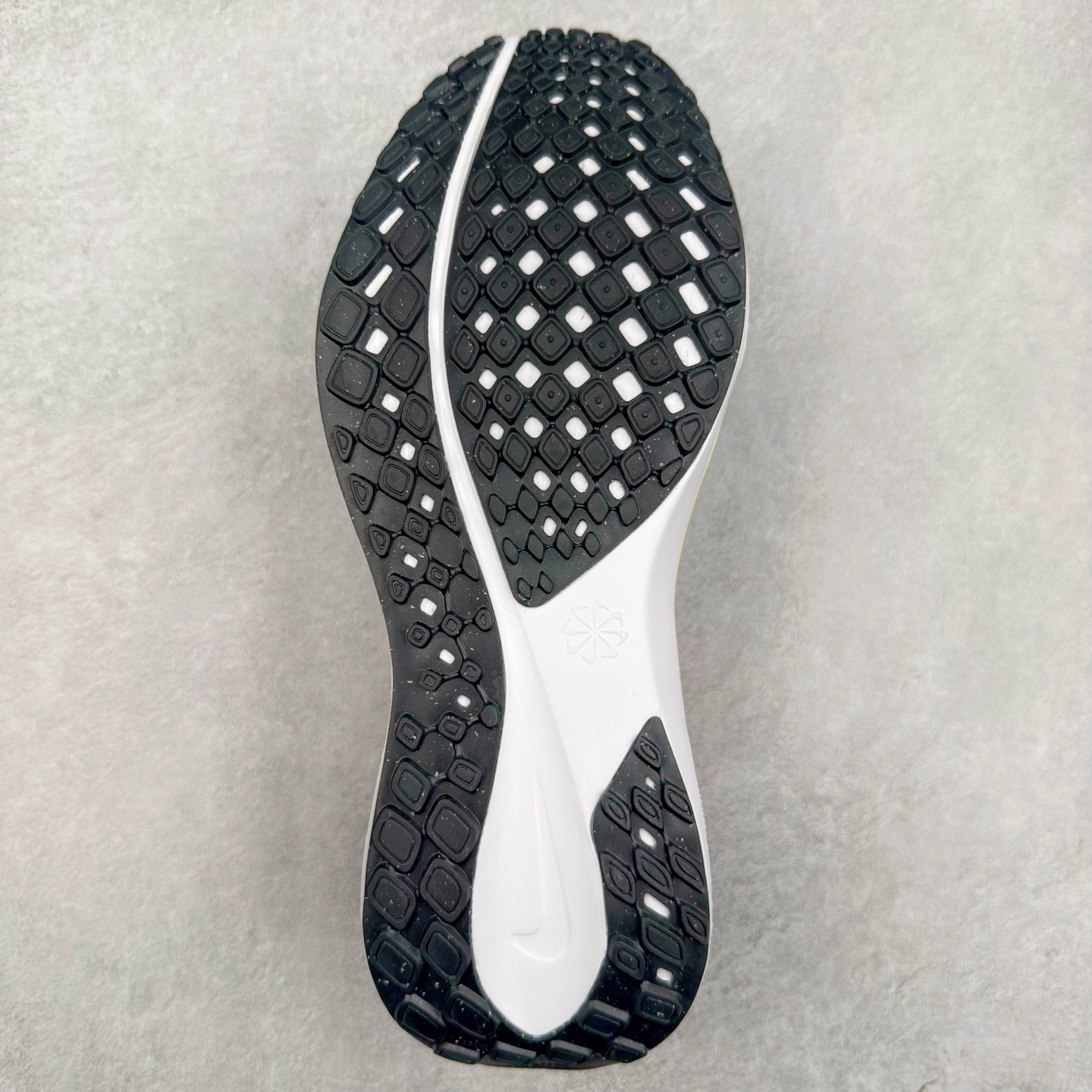 图片[9]-＃TG纯原 NK Zoom Pegasus 飞马41代马拉松系列网面透气缓震疾速跑鞋 独家渠道 市面未流通批次 奥莱直播间499 599一样的东西 碾压市面现存所有版本 公司一样的东西 超值回馈 帮你省钱 拥有 Zoom Air 一如既往的稳定感和流畅感 鞋面采用工程网眼设计 为特定高热区域营造出色透气性 进一步增加鞋面的穿孔数量 让足部能够快速散热 中足搭配 Flywire 飞线 在高速运动时营造舒适稳定的贴合感 内置Zoon气垫加持 动力十足 尺码：36 36.5 37.5 38 38.5 39 40 40.5 41 42 42.5 43 44 44.5 45-选品中心