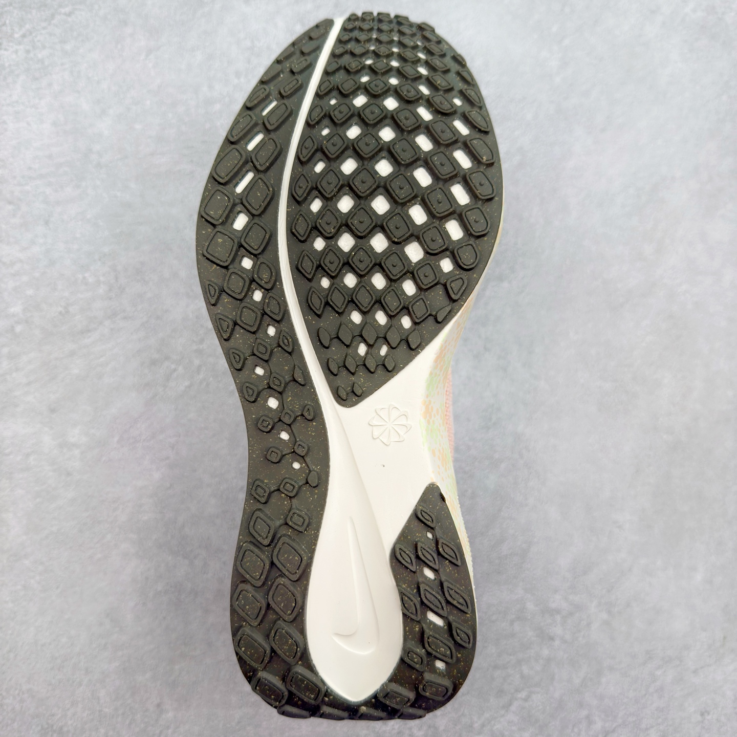 图片[9]-＃TG纯原 NK Zoom Pegasus 飞马41代马拉松系列网面透气缓震疾速跑鞋 独家渠道 市面未流通批次 奥莱直播间499 599一样的东西 碾压市面现存所有版本 公司一样的东西 超值回馈 帮你省钱 拥有 Zoom Air 一如既往的稳定感和流畅感 鞋面采用工程网眼设计 为特定高热区域营造出色透气性 进一步增加鞋面的穿孔数量 让足部能够快速散热 中足搭配 Flywire 飞线 在高速运动时营造舒适稳定的贴合感 内置Zoon气垫加持 动力十足 尺码：36 36.5 37.5 38 38.5 39 40 40.5 41 42 42.5 43 44 44.5 45-选品中心