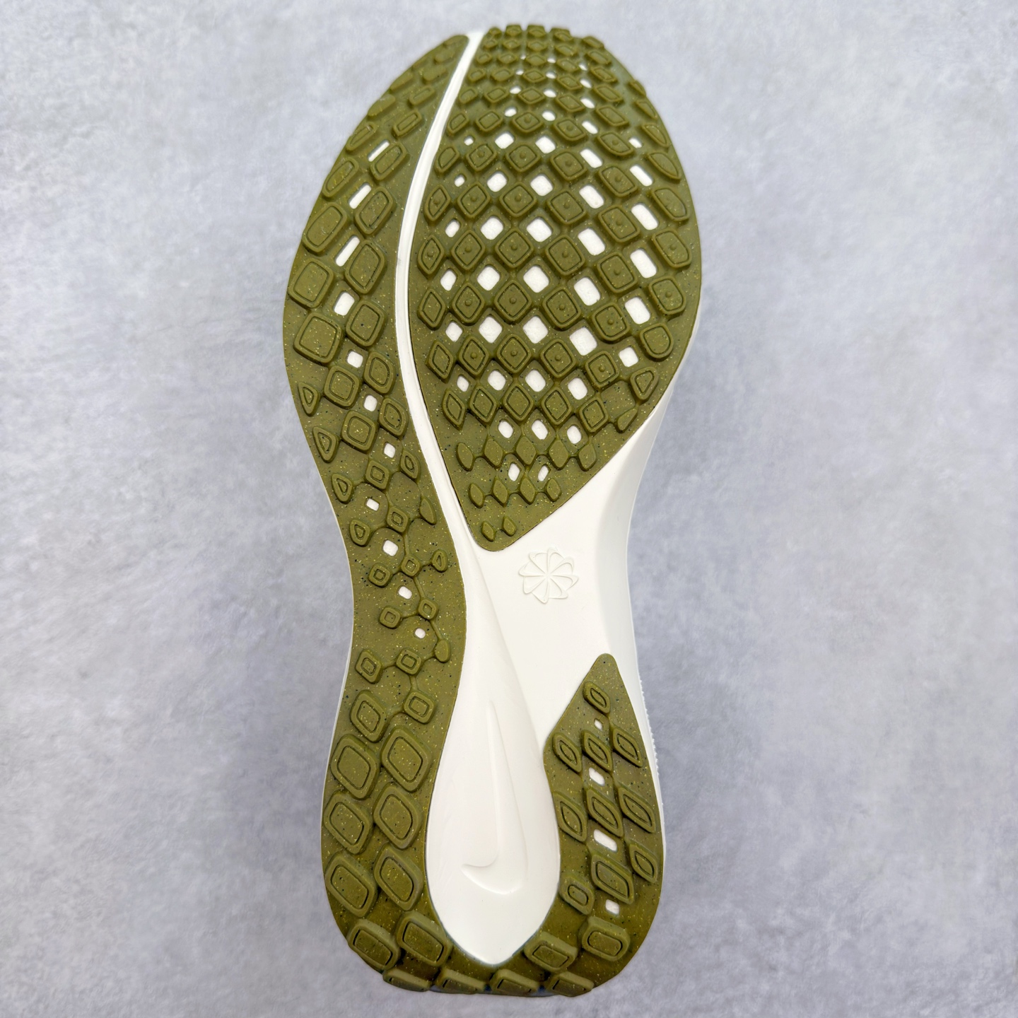 图片[9]-＃TG纯原 NK Zoom Pegasus 飞马41代马拉松系列网面透气缓震疾速跑鞋 独家渠道 市面未流通批次 奥莱直播间499 599一样的东西 碾压市面现存所有版本 公司一样的东西 超值回馈 帮你省钱 拥有 Zoom Air 一如既往的稳定感和流畅感 鞋面采用工程网眼设计 为特定高热区域营造出色透气性 进一步增加鞋面的穿孔数量 让足部能够快速散热 中足搭配 Flywire 飞线 在高速运动时营造舒适稳定的贴合感 内置Zoon气垫加持 动力十足 尺码：36 36.5 37.5 38 38.5 39 40 40.5 41 42 42.5 43 44 44.5 45-选品中心