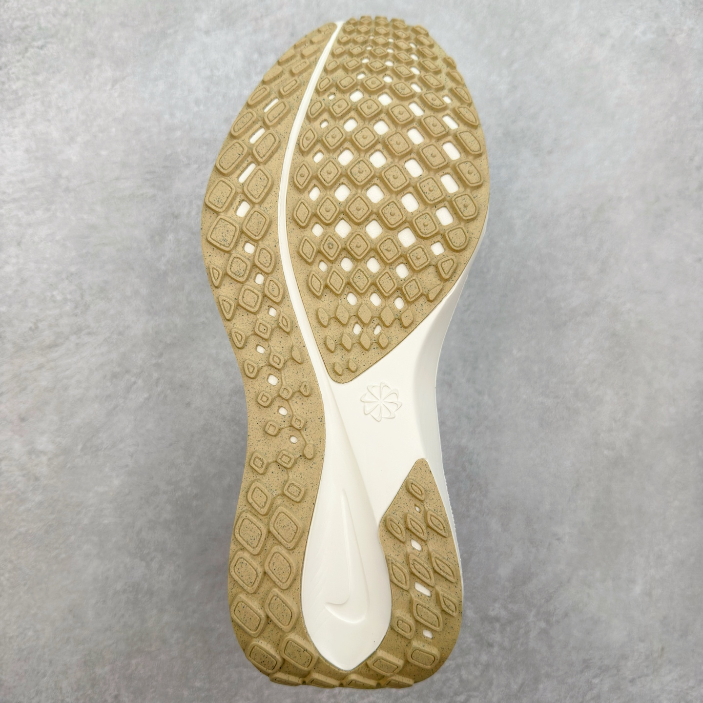 图片[9]-＃TG纯原 NK Zoom Pegasus 飞马41代马拉松系列网面透气缓震疾速跑鞋 独家渠道 市面未流通批次 奥莱直播间499 599一样的东西 碾压市面现存所有版本 公司一样的东西 超值回馈 帮你省钱 拥有 Zoom Air 一如既往的稳定感和流畅感 鞋面采用工程网眼设计 为特定高热区域营造出色透气性 进一步增加鞋面的穿孔数量 让足部能够快速散热 中足搭配 Flywire 飞线 在高速运动时营造舒适稳定的贴合感 内置Zoon气垫加持 动力十足 尺码：36 36.5 37.5 38 38.5 39 40 40.5 41 42 42.5 43 44 44.5 45-选品中心