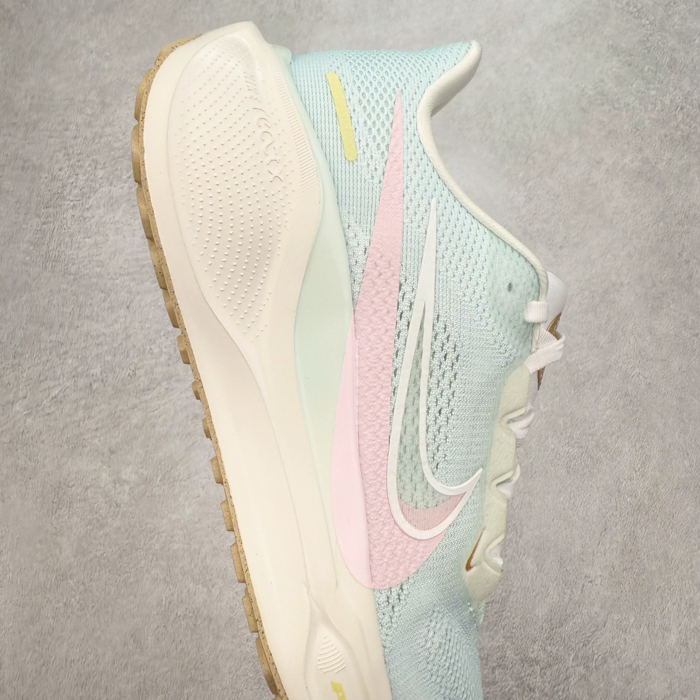 图片[6]-＃TG纯原 NK Zoom Pegasus 飞马41代马拉松系列网面透气缓震疾速跑鞋 独家渠道 市面未流通批次 奥莱直播间499 599一样的东西 碾压市面现存所有版本 公司一样的东西 超值回馈 帮你省钱 拥有 Zoom Air 一如既往的稳定感和流畅感 鞋面采用工程网眼设计 为特定高热区域营造出色透气性 进一步增加鞋面的穿孔数量 让足部能够快速散热 中足搭配 Flywire 飞线 在高速运动时营造舒适稳定的贴合感 内置Zoon气垫加持 动力十足 尺码：36 36.5 37.5 38 38.5 39 40 40.5 41 42 42.5 43 44 44.5 45-选品中心