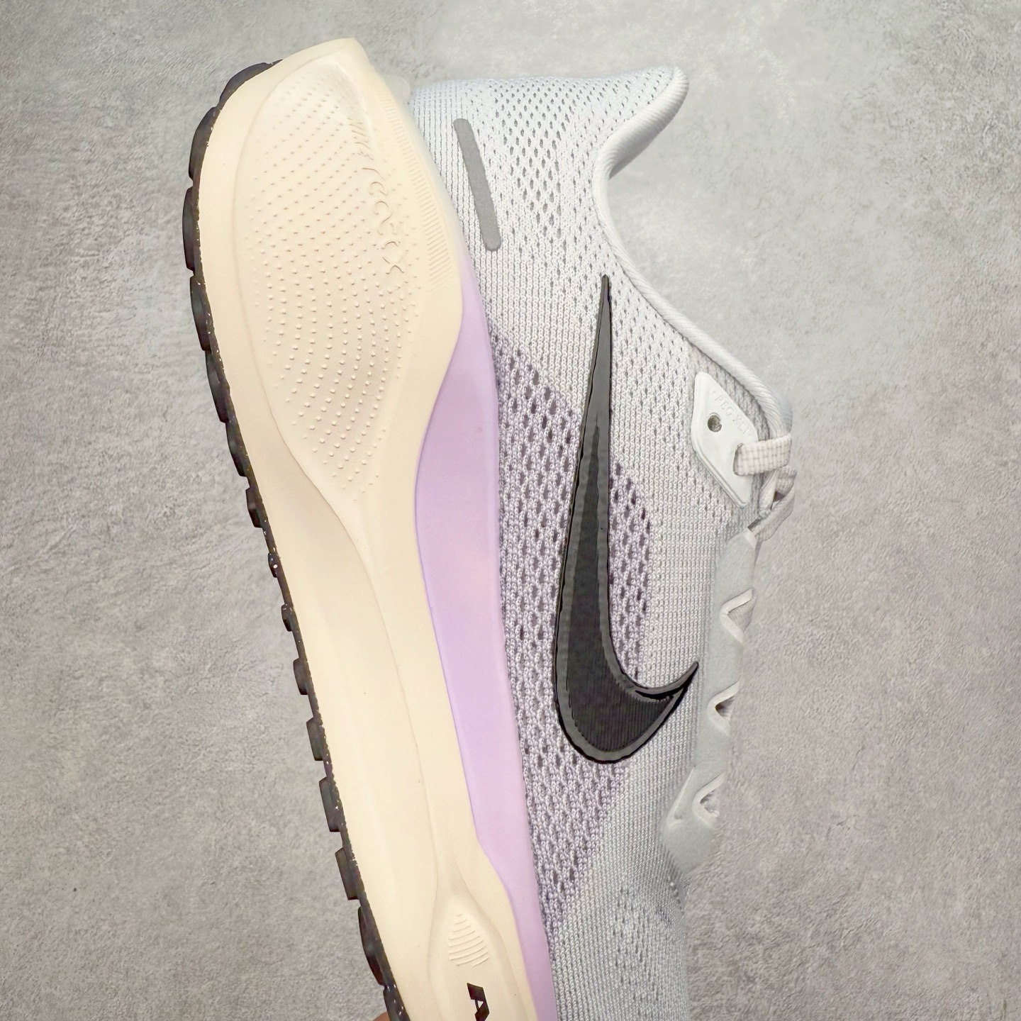 图片[6]-＃TG纯原 NK Zoom Pegasus 飞马41代马拉松系列网面透气缓震疾速跑鞋 独家渠道 市面未流通批次 奥莱直播间499 599一样的东西 碾压市面现存所有版本 公司一样的东西 超值回馈 帮你省钱 拥有 Zoom Air 一如既往的稳定感和流畅感 鞋面采用工程网眼设计 为特定高热区域营造出色透气性 进一步增加鞋面的穿孔数量 让足部能够快速散热 中足搭配 Flywire 飞线 在高速运动时营造舒适稳定的贴合感 内置Zoon气垫加持 动力十足 尺码：36 36.5 37.5 38 38.5 39 40 40.5 41 42 42.5 43 44 44.5 45-选品中心