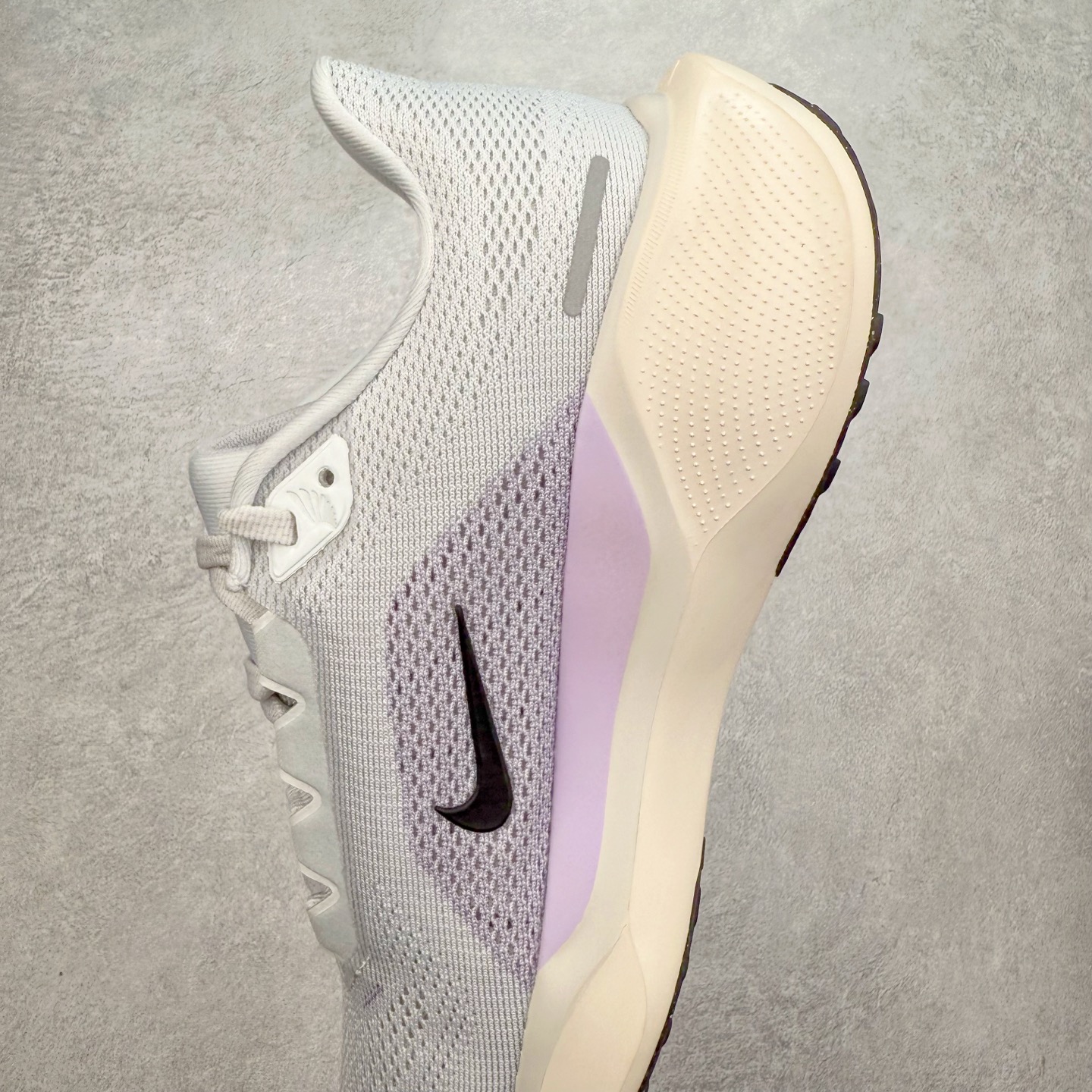 图片[7]-＃TG纯原 NK Zoom Pegasus 飞马41代马拉松系列网面透气缓震疾速跑鞋 独家渠道 市面未流通批次 奥莱直播间499 599一样的东西 碾压市面现存所有版本 公司一样的东西 超值回馈 帮你省钱 拥有 Zoom Air 一如既往的稳定感和流畅感 鞋面采用工程网眼设计 为特定高热区域营造出色透气性 进一步增加鞋面的穿孔数量 让足部能够快速散热 中足搭配 Flywire 飞线 在高速运动时营造舒适稳定的贴合感 内置Zoon气垫加持 动力十足 尺码：36 36.5 37.5 38 38.5 39 40 40.5 41 42 42.5 43 44 44.5 45-选品中心