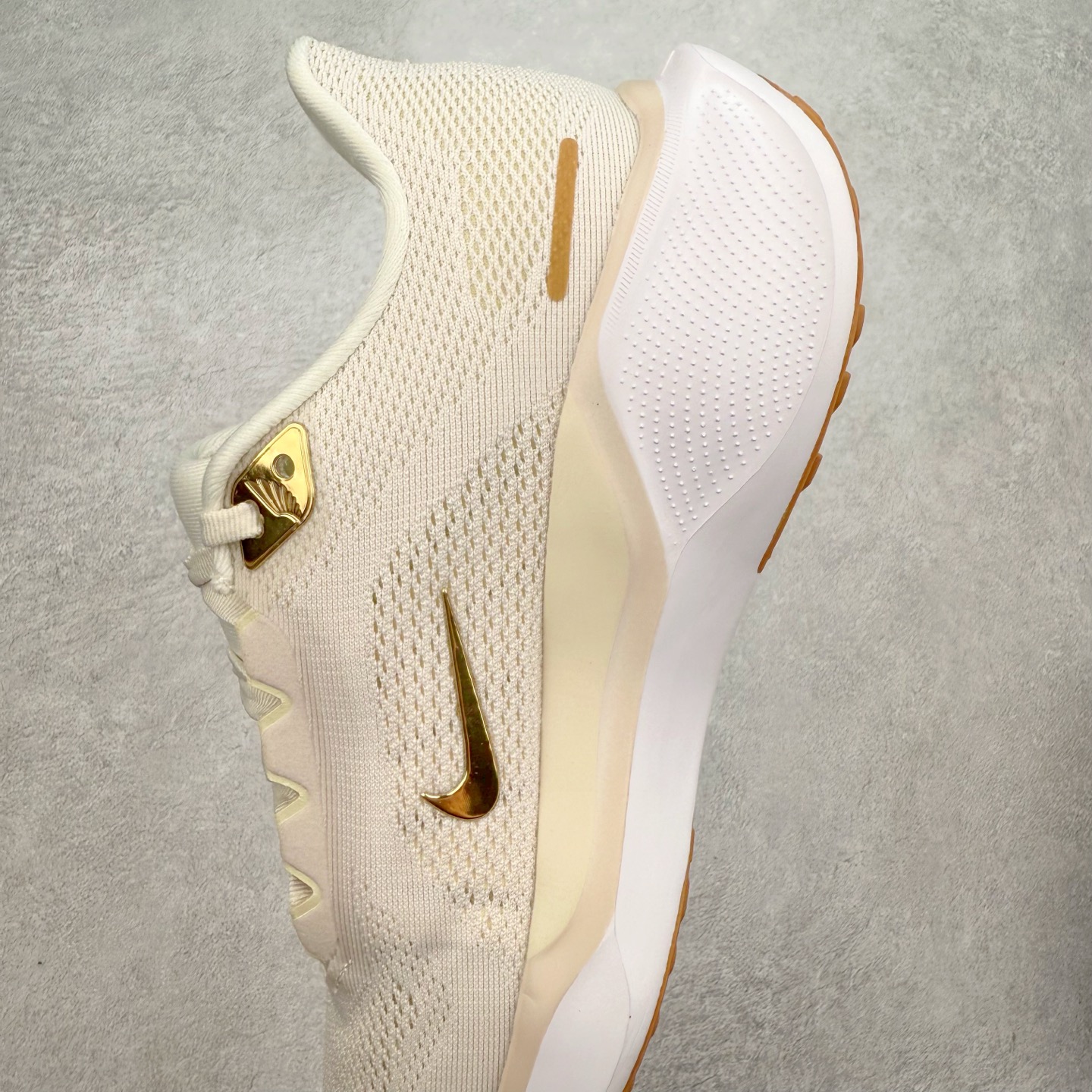 图片[7]-＃TG纯原 NK Zoom Pegasus 飞马41代马拉松系列网面透气缓震疾速跑鞋 独家渠道 市面未流通批次 奥莱直播间499 599一样的东西 碾压市面现存所有版本 公司一样的东西 超值回馈 帮你省钱 拥有 Zoom Air 一如既往的稳定感和流畅感 鞋面采用工程网眼设计 为特定高热区域营造出色透气性 进一步增加鞋面的穿孔数量 让足部能够快速散热 中足搭配 Flywire 飞线 在高速运动时营造舒适稳定的贴合感 内置Zoon气垫加持 动力十足 尺码：36 36.5 37.5 38 38.5 39 40 40.5 41 42 42.5 43 44 44.5 45-选品中心