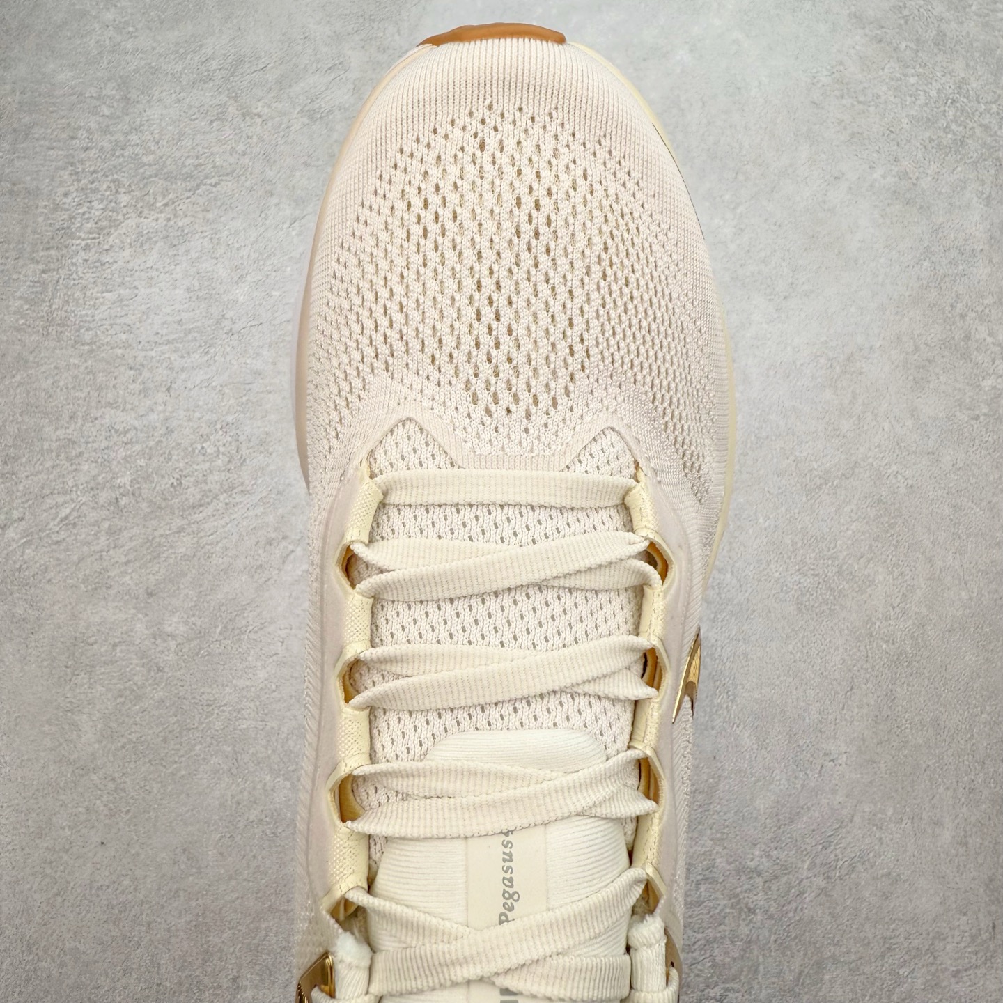 图片[4]-＃TG纯原 NK Zoom Pegasus 飞马41代马拉松系列网面透气缓震疾速跑鞋 独家渠道 市面未流通批次 奥莱直播间499 599一样的东西 碾压市面现存所有版本 公司一样的东西 超值回馈 帮你省钱 拥有 Zoom Air 一如既往的稳定感和流畅感 鞋面采用工程网眼设计 为特定高热区域营造出色透气性 进一步增加鞋面的穿孔数量 让足部能够快速散热 中足搭配 Flywire 飞线 在高速运动时营造舒适稳定的贴合感 内置Zoon气垫加持 动力十足 尺码：36 36.5 37.5 38 38.5 39 40 40.5 41 42 42.5 43 44 44.5 45-选品中心