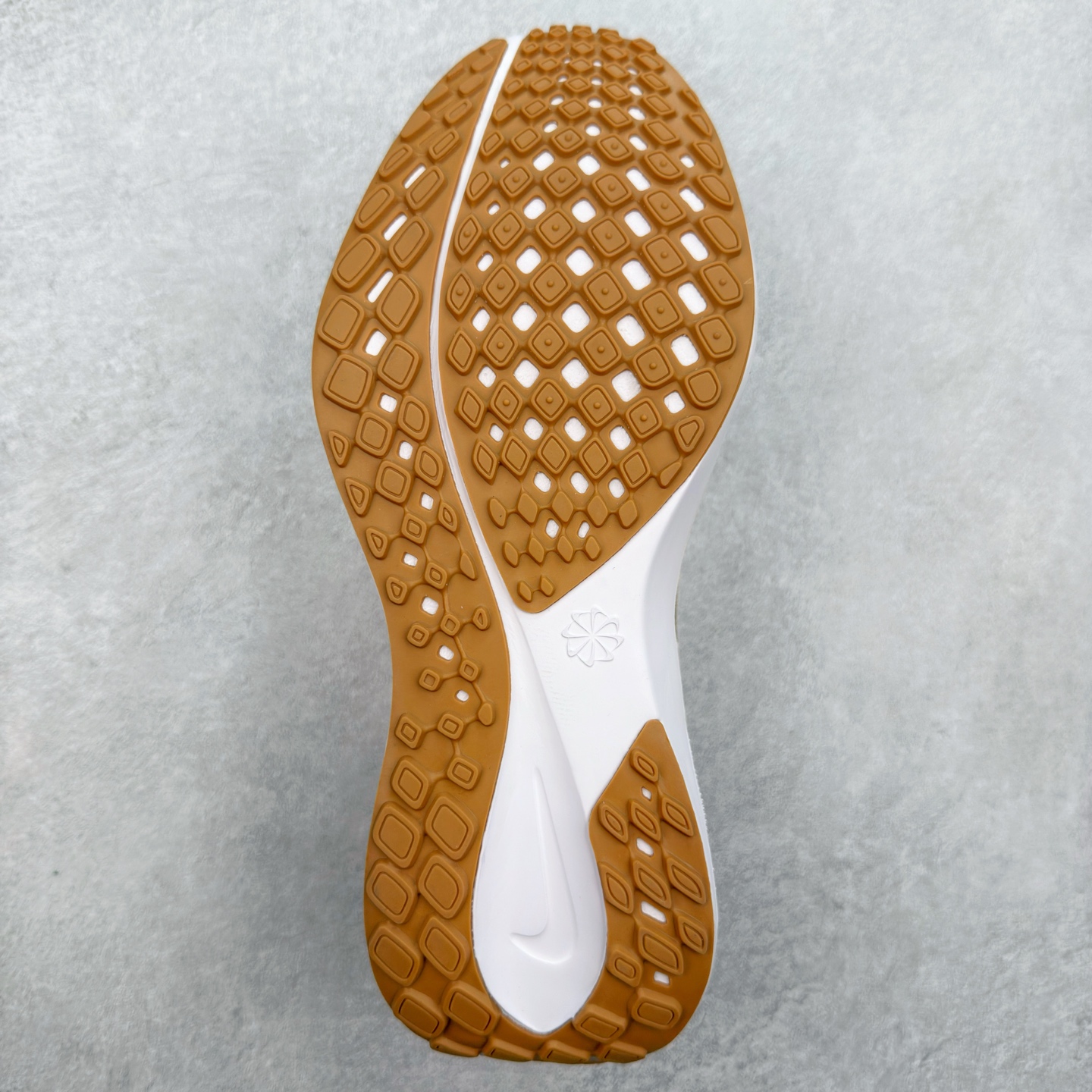 图片[9]-＃TG纯原 NK Zoom Pegasus 飞马41代马拉松系列网面透气缓震疾速跑鞋 独家渠道 市面未流通批次 奥莱直播间499 599一样的东西 碾压市面现存所有版本 公司一样的东西 超值回馈 帮你省钱 拥有 Zoom Air 一如既往的稳定感和流畅感 鞋面采用工程网眼设计 为特定高热区域营造出色透气性 进一步增加鞋面的穿孔数量 让足部能够快速散热 中足搭配 Flywire 飞线 在高速运动时营造舒适稳定的贴合感 内置Zoon气垫加持 动力十足 尺码：36 36.5 37.5 38 38.5 39 40 40.5 41 42 42.5 43 44 44.5 45-选品中心