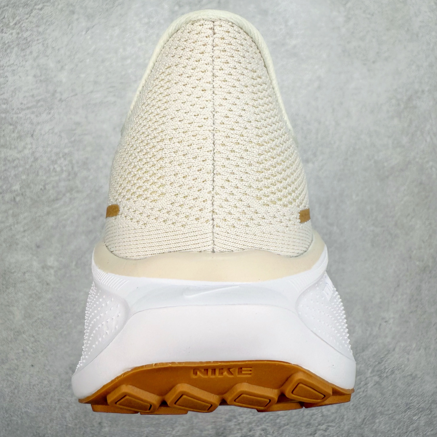 图片[8]-＃TG纯原 NK Zoom Pegasus 飞马41代马拉松系列网面透气缓震疾速跑鞋 独家渠道 市面未流通批次 奥莱直播间499 599一样的东西 碾压市面现存所有版本 公司一样的东西 超值回馈 帮你省钱 拥有 Zoom Air 一如既往的稳定感和流畅感 鞋面采用工程网眼设计 为特定高热区域营造出色透气性 进一步增加鞋面的穿孔数量 让足部能够快速散热 中足搭配 Flywire 飞线 在高速运动时营造舒适稳定的贴合感 内置Zoon气垫加持 动力十足 尺码：36 36.5 37.5 38 38.5 39 40 40.5 41 42 42.5 43 44 44.5 45-选品中心